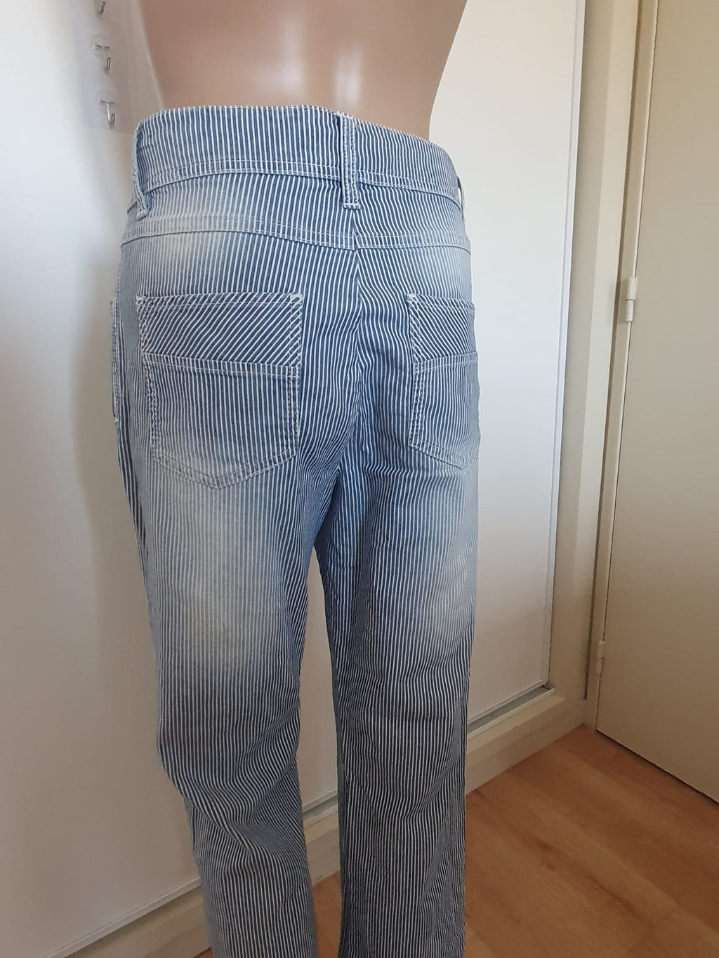 Pantalon 7/8ème Rayé Bleu et Blanc - Un Jour Ailleurs (Taille 40)