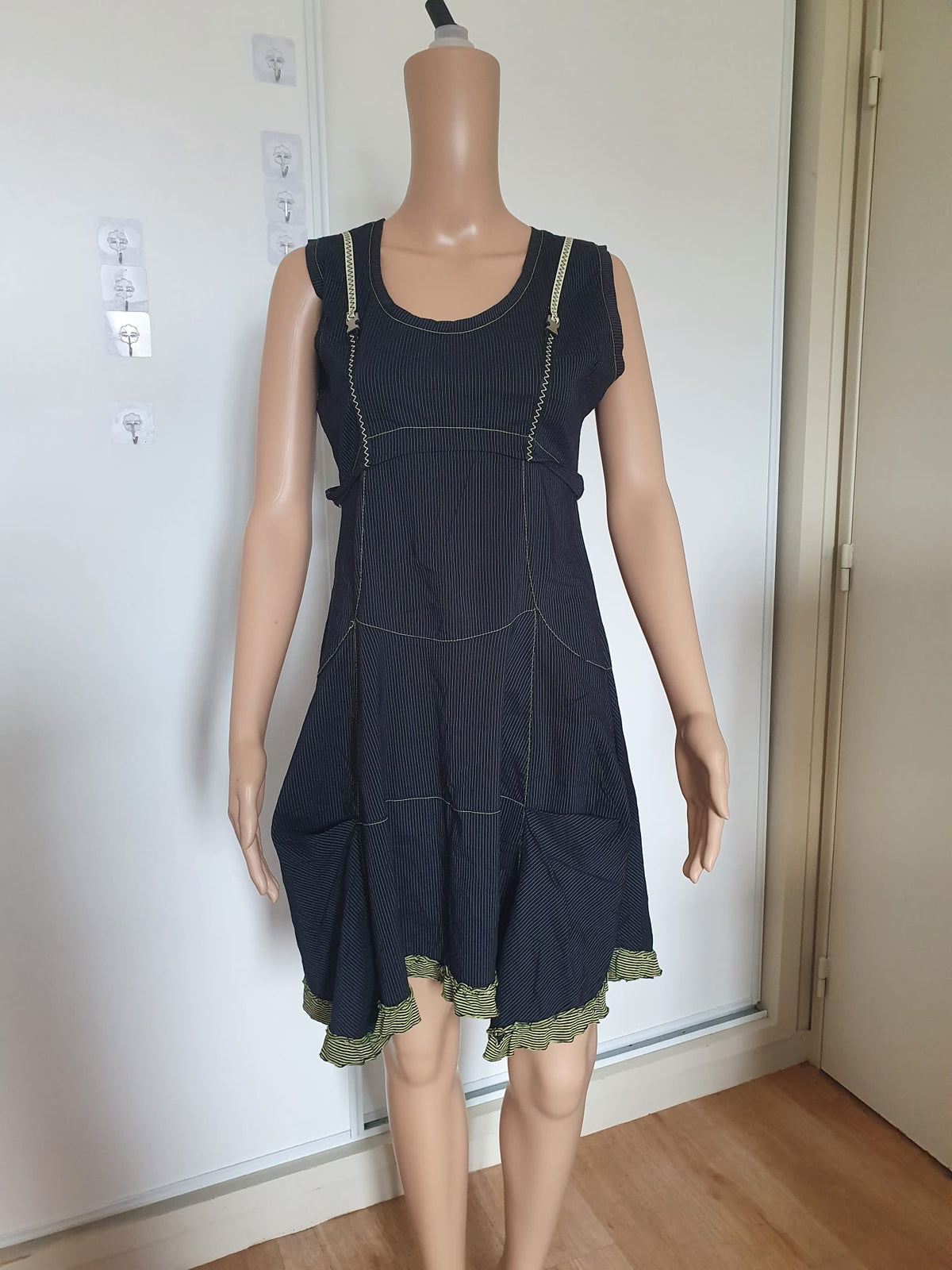 Robe Courte- La Mode est à Vous – Style Arty & Graphique – Taille 40
