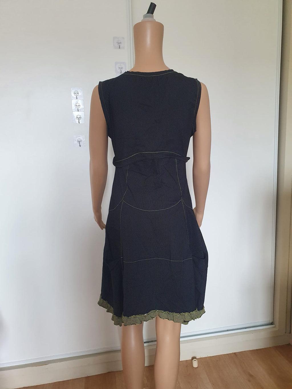 Robe Courte- La Mode est à Vous – Style Arty & Graphique – Taille 40
