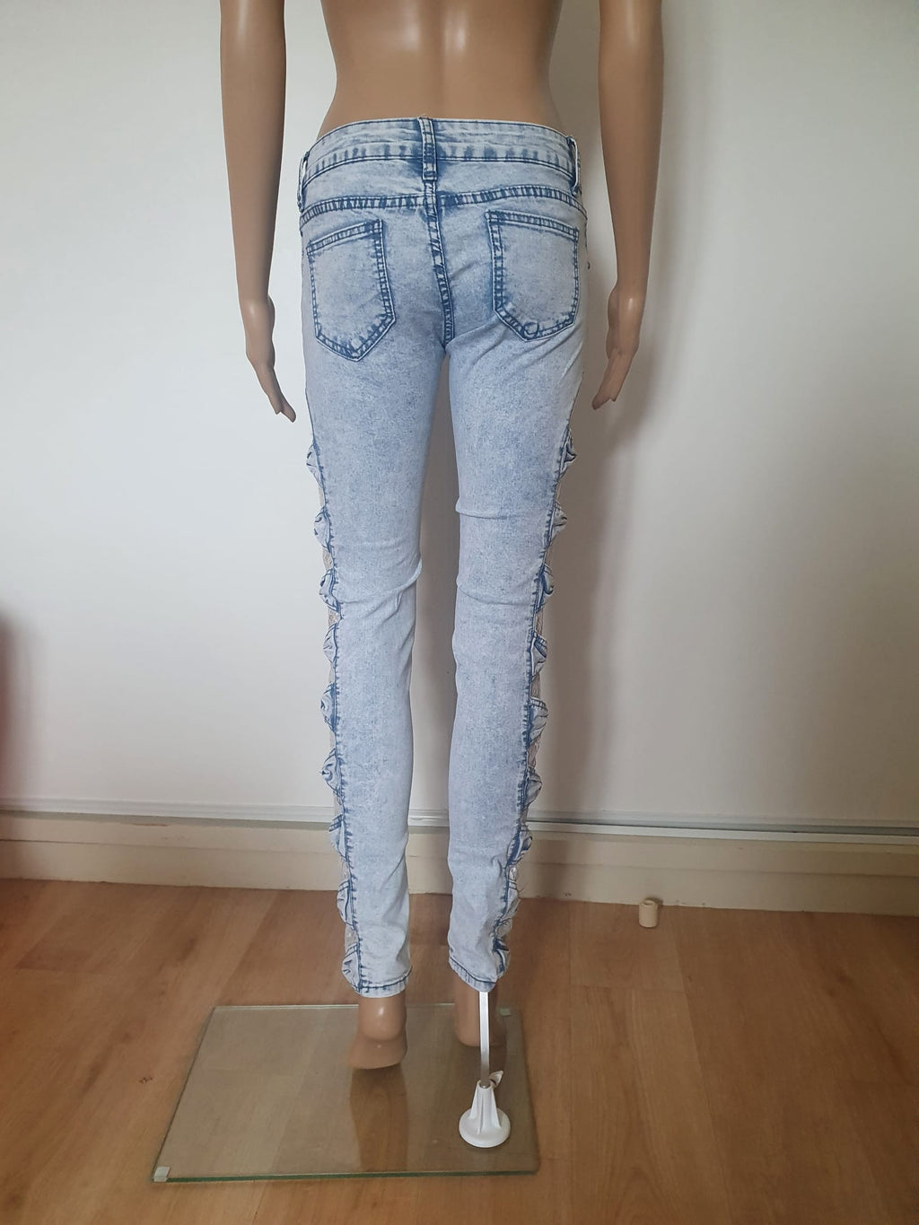 Jean Slim Snow Wash Femme avec Dentelle & Noeuds Latéraux – Miss RJ (Taille 34 / XS)