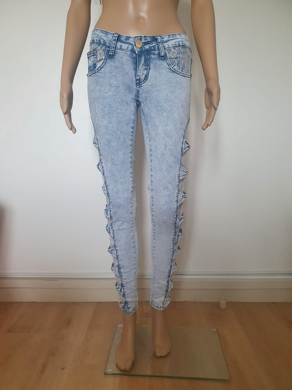 Jean Slim Snow Wash Femme avec Dentelle & Noeuds Latéraux – Miss RJ (Taille 34 / XS)