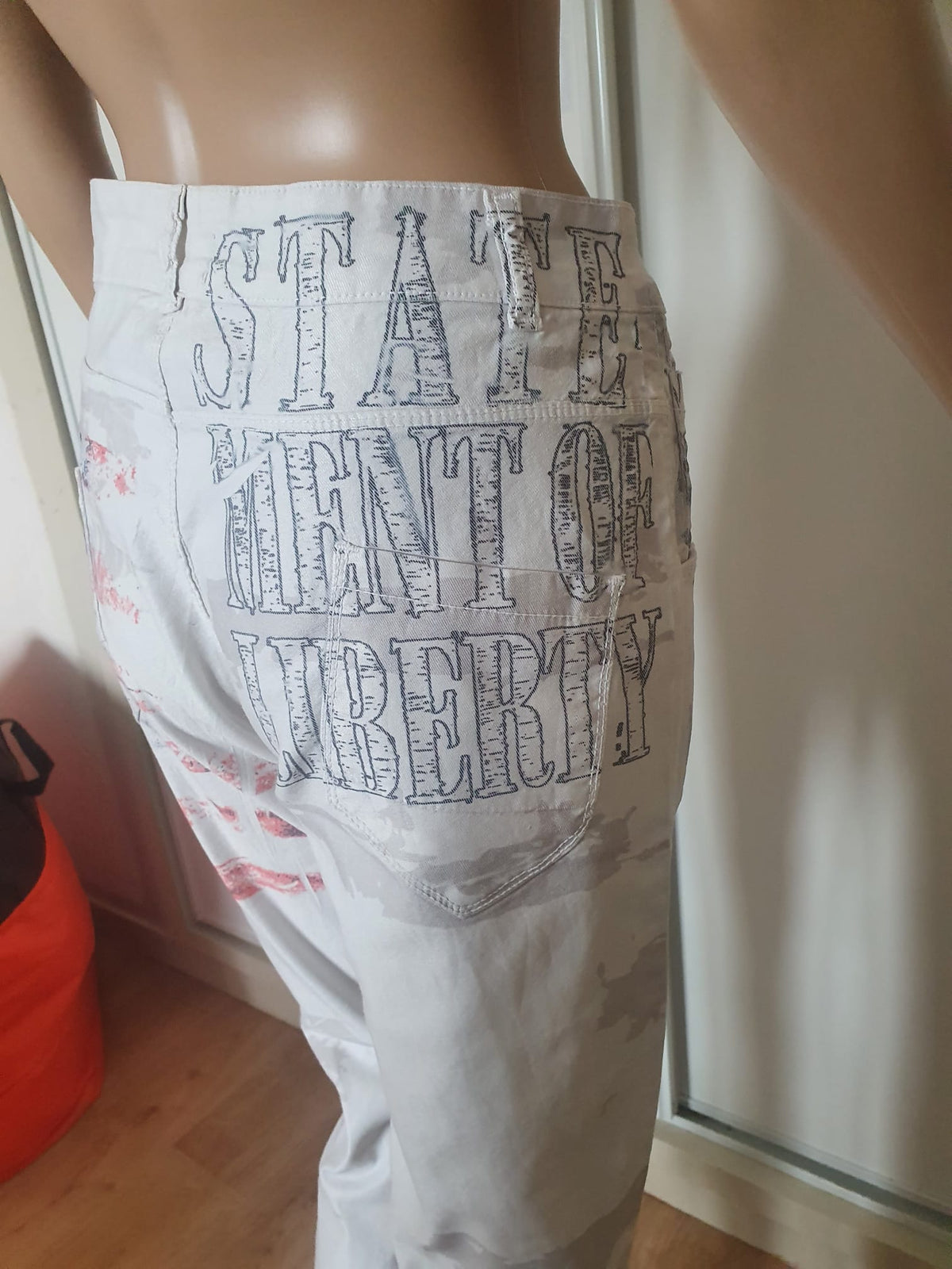Pantalon Droit Blanc Imprimé Graffiti – Made in Italy - T40