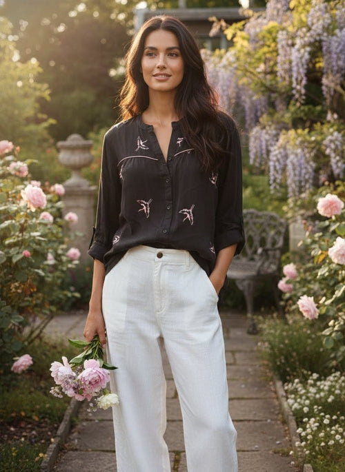 Chemise femme noire et motifs grues japonaises roses et blancs 