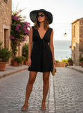Combi-short noir chic et sexy . Marque Kaporal , grand décolleté V noué 