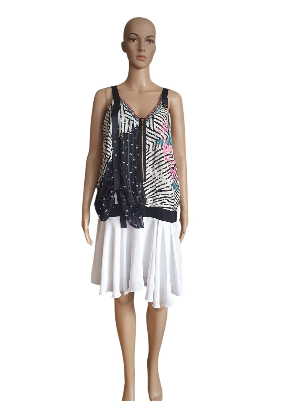 La Mode est à Vous designer summer dress, size L/42, featuring zebra and flamingo prints, gold zipper V-neckline, and a flowy white pleated skirt.