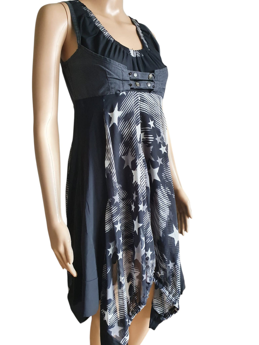 Mode Femme, Robe de créateur, Look Arty, Robe Étoiles, La Mode est à Vous, Seconde Main Luxe.
