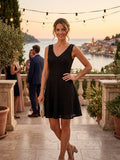 Petite Robe Noire en Dentelle - Coupe Patineuse & Col en V - Taille 36