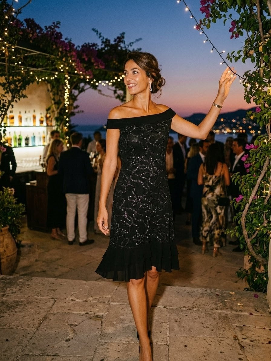 Robe de Soirée Noire Évasée à Épaules Dénudées – Motifs Pailletés et Volants T44