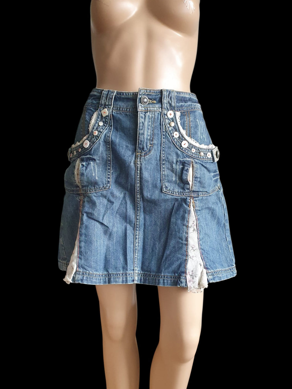Vintage Promod Y2K denim mini skirt with floral fabric inserts, white lace trim, and decorative buttons, 100% cotton boho chic style