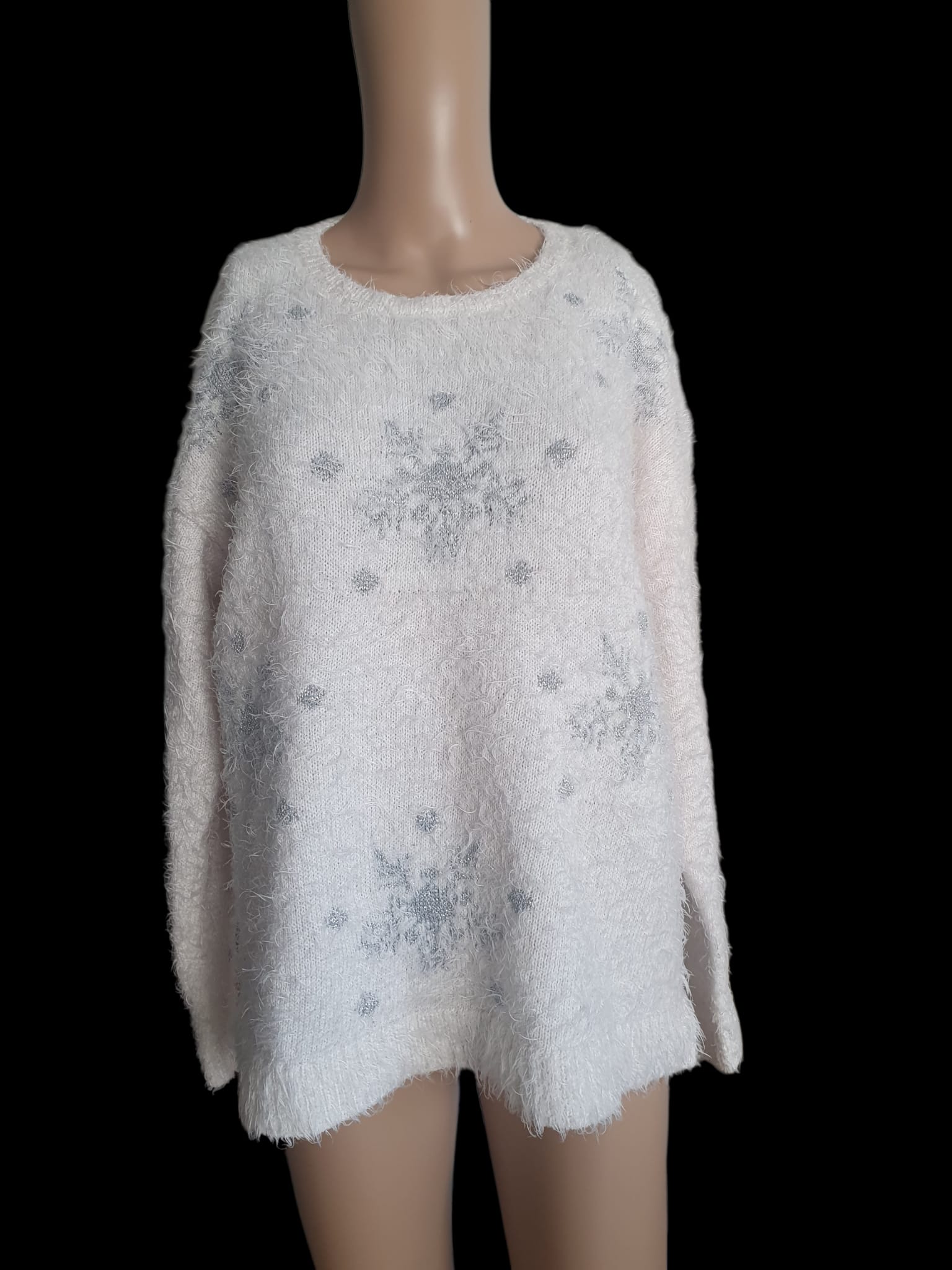 Élégant pull blanc. Taille 38