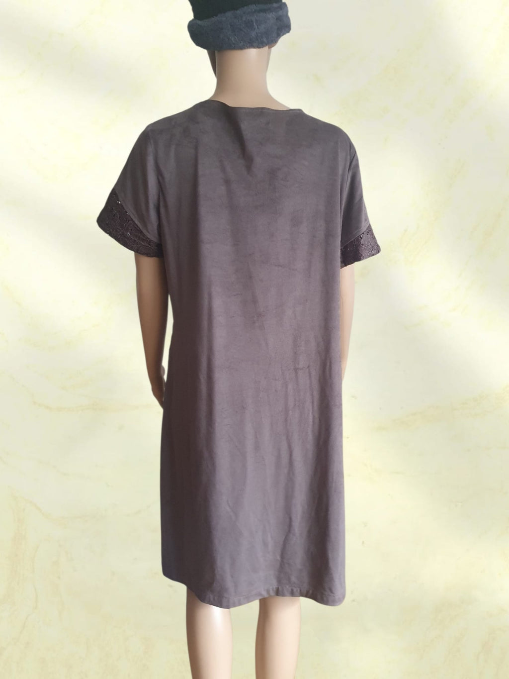 Robe d’Hiver Suédine et Dentelle Marron Châtaigne – Diane Laury T44