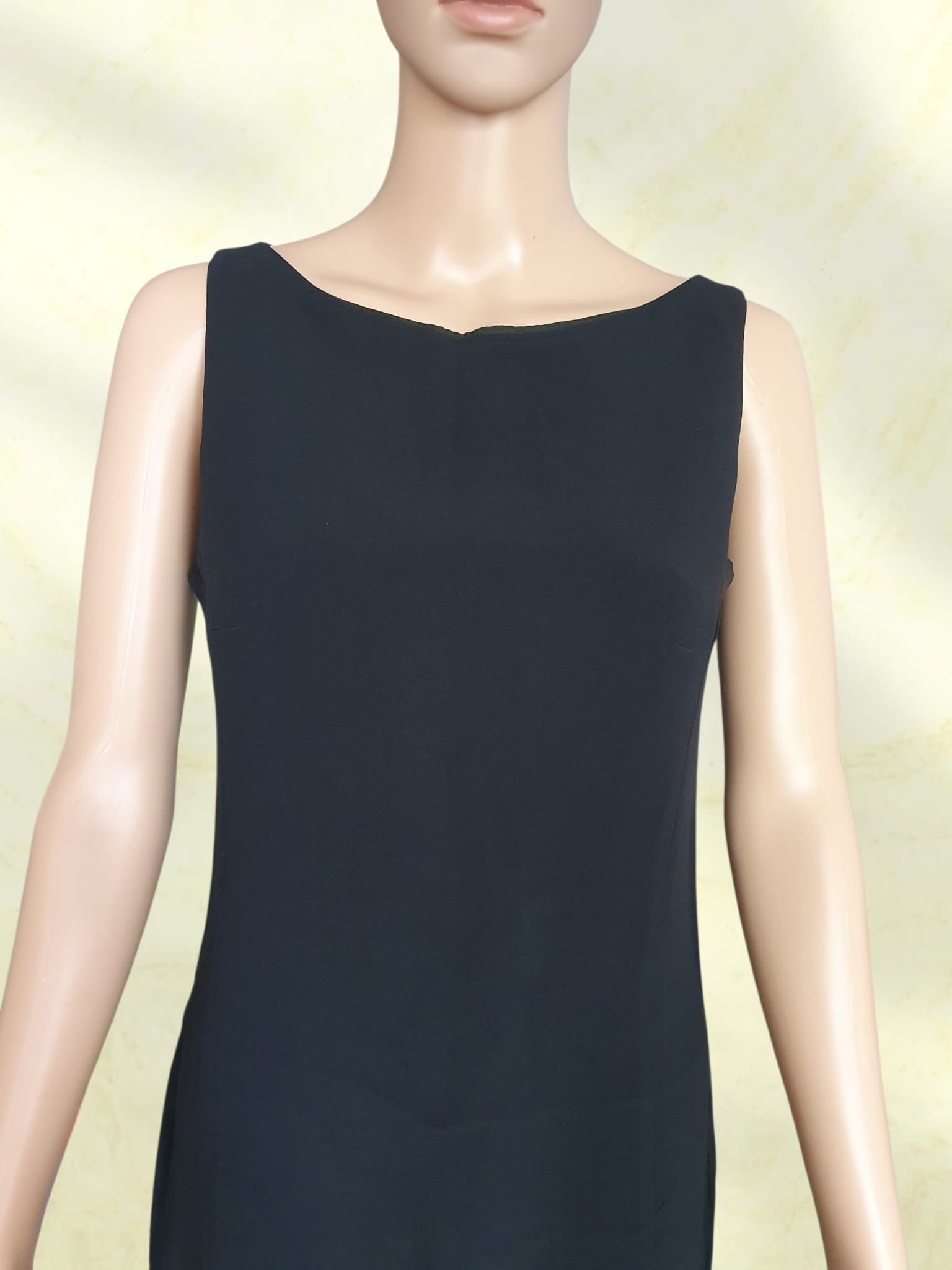 ✨ L’Indispensable : La Petite Robe Noire "Apostrophe" – Chic & Minimaliste T38