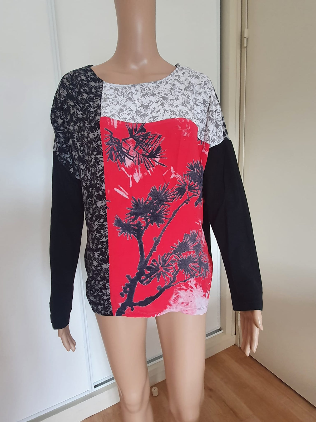 Tee-shirt  manches Longues Imprimé Graphique – Miss Captain T44