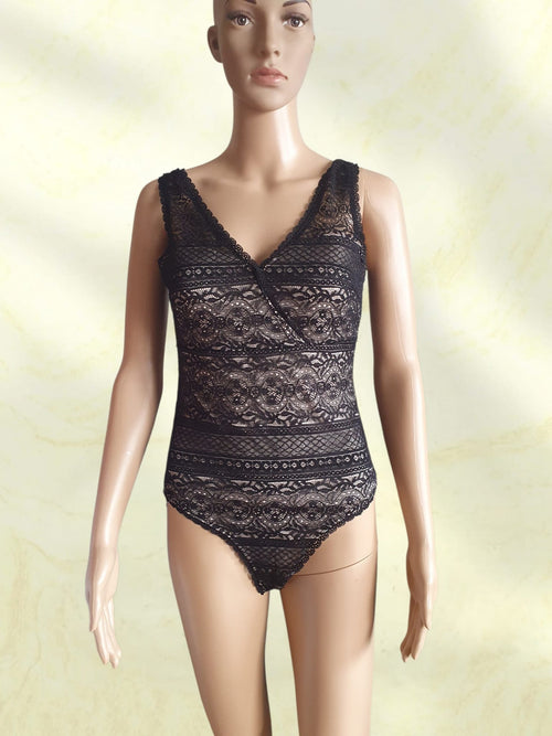 Body Noir en Dentelle Élégante - Col V  - Marque Jus d'Orange  - Taille 36