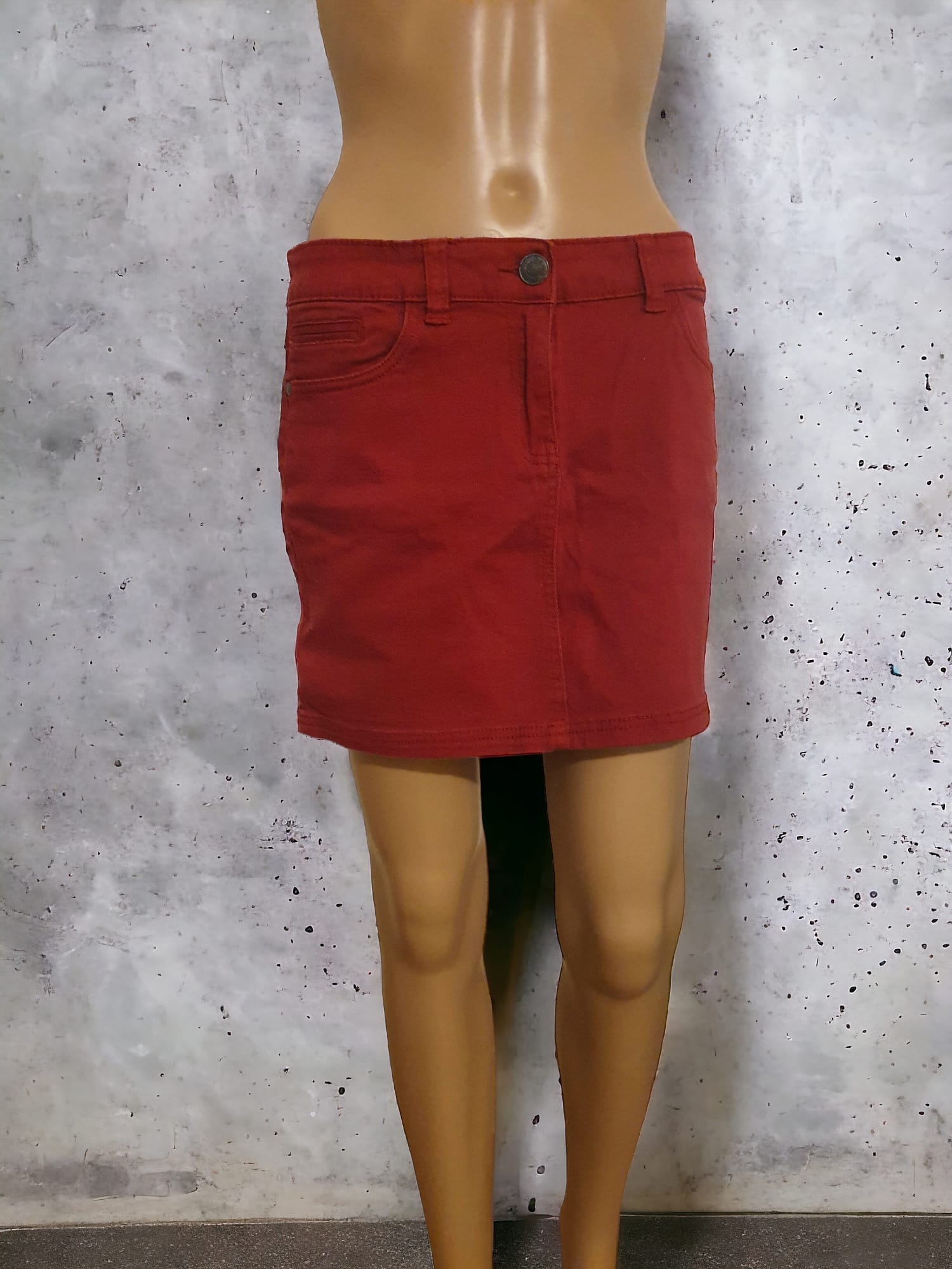 Mini jupe en Jean Rouge- Coupe Ajustée- Taille 42