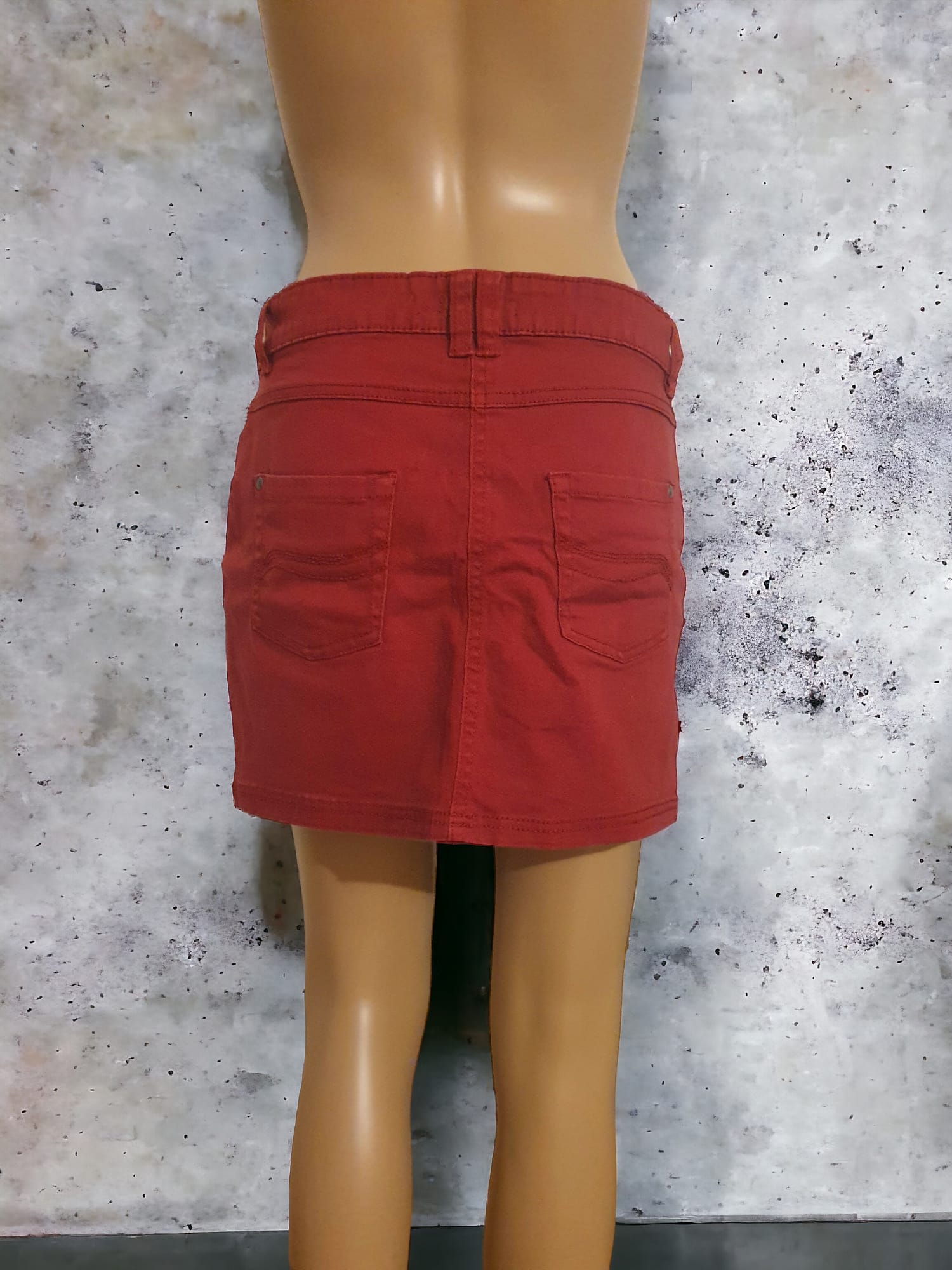 Mini jupe en Jean Rouge- Coupe Ajustée- Taille 42