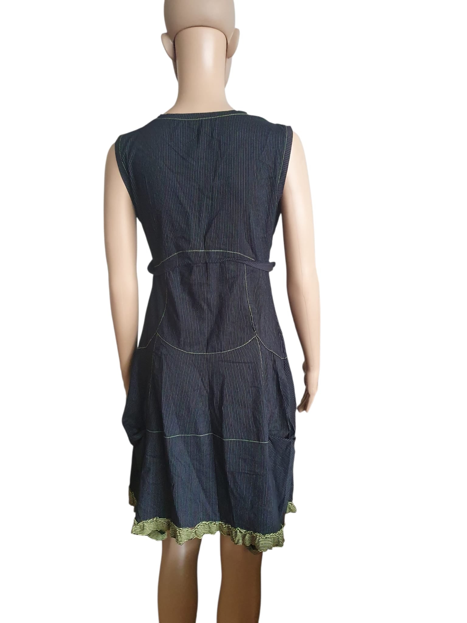 Robe Courte- La Mode est à Vous – Style Arty & Graphique – Taille 40