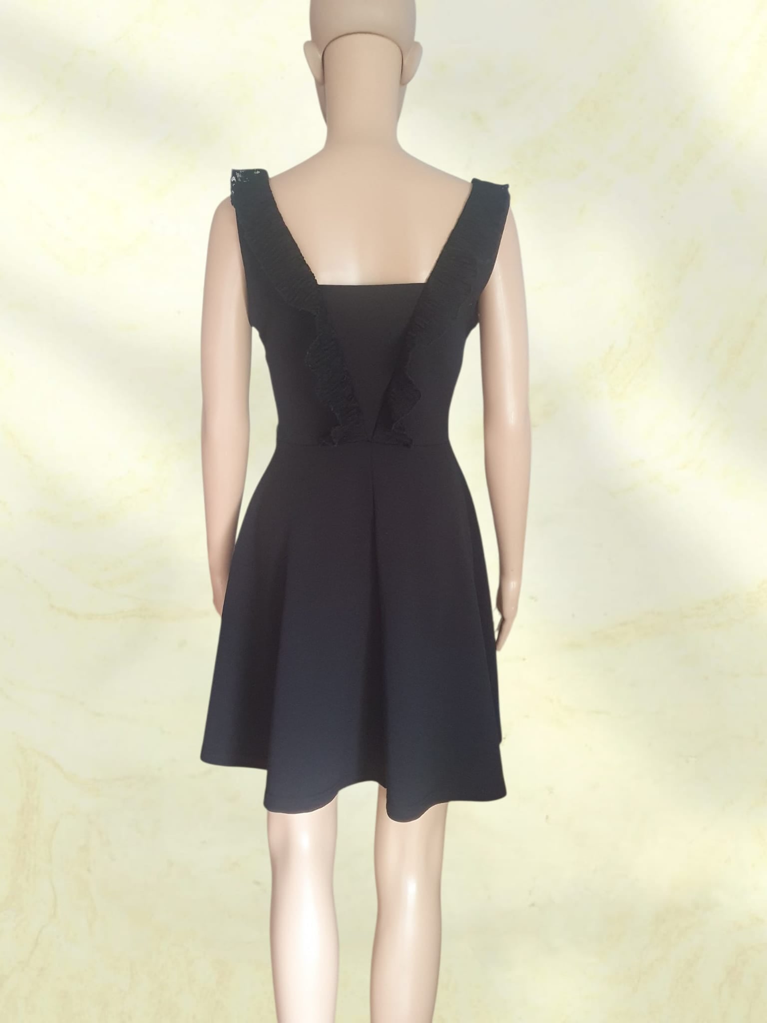Petite Robe Noire Patineuse à Dentelle et Volants - Esther.H Paris - Taille S