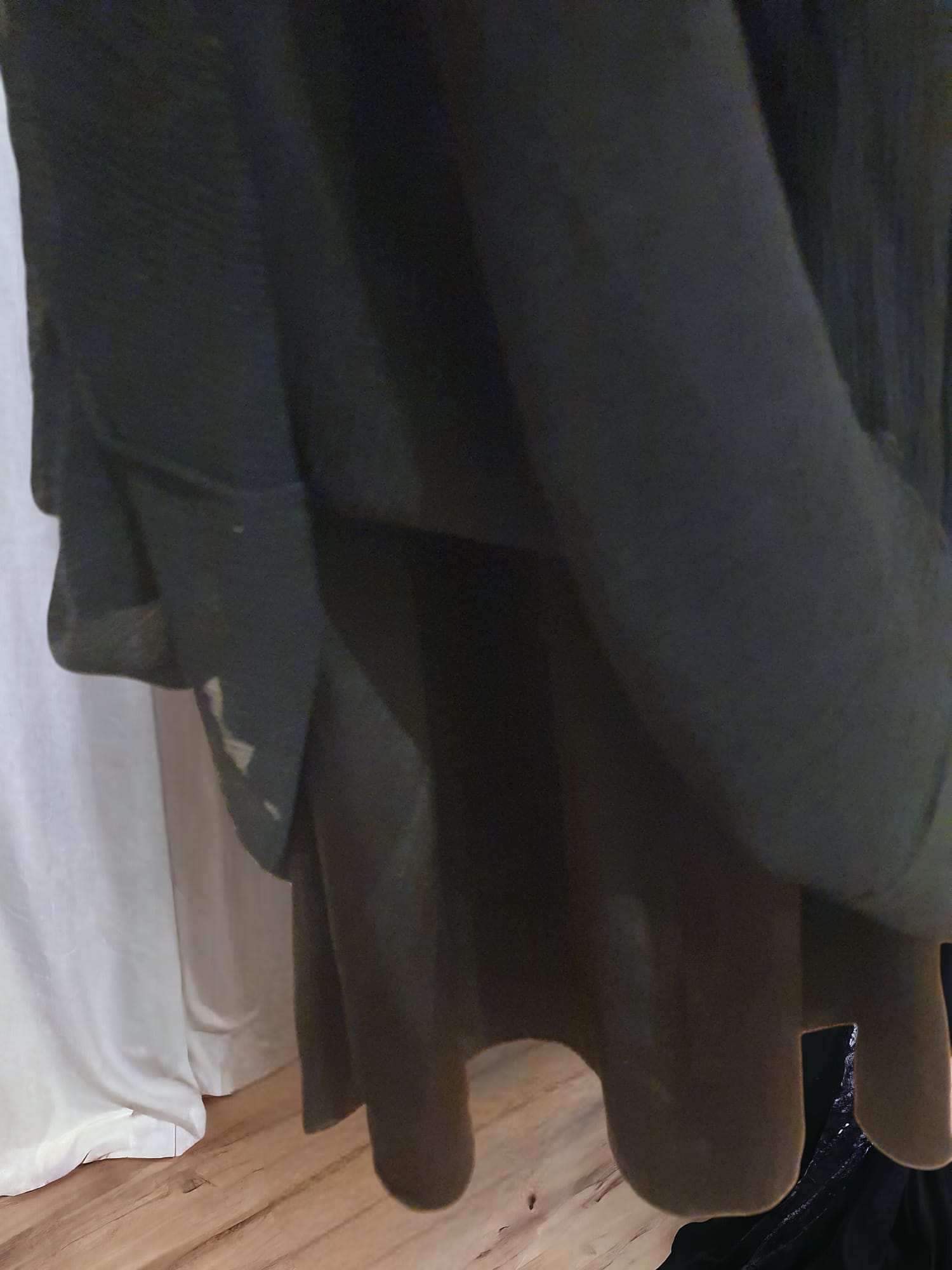 Robe Noire Apostrophe Paris – 100% Soie & Jeu de Transparence