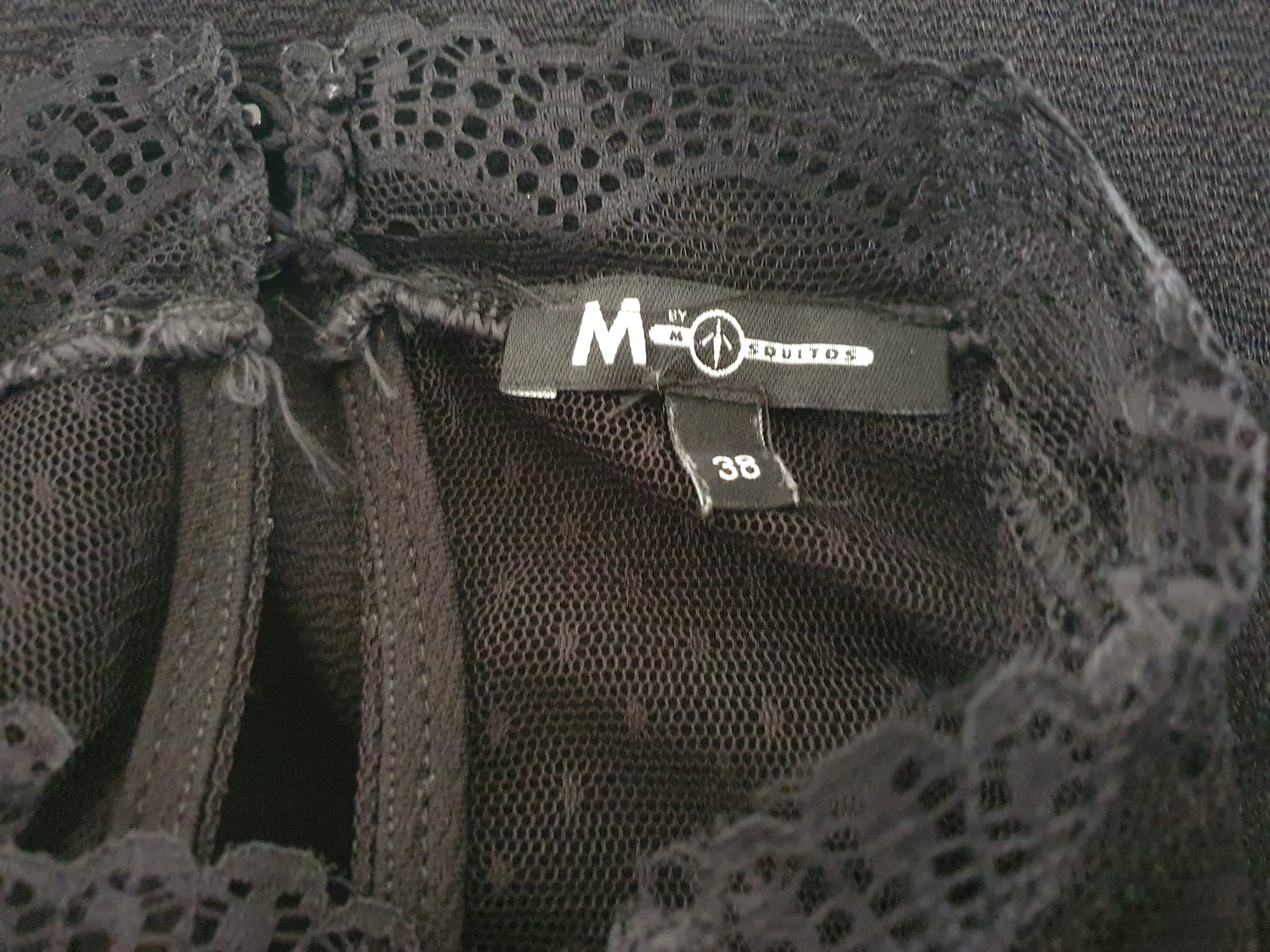Petite robe noire Patineuse - Col Montant Dentelle & Plumetis T38