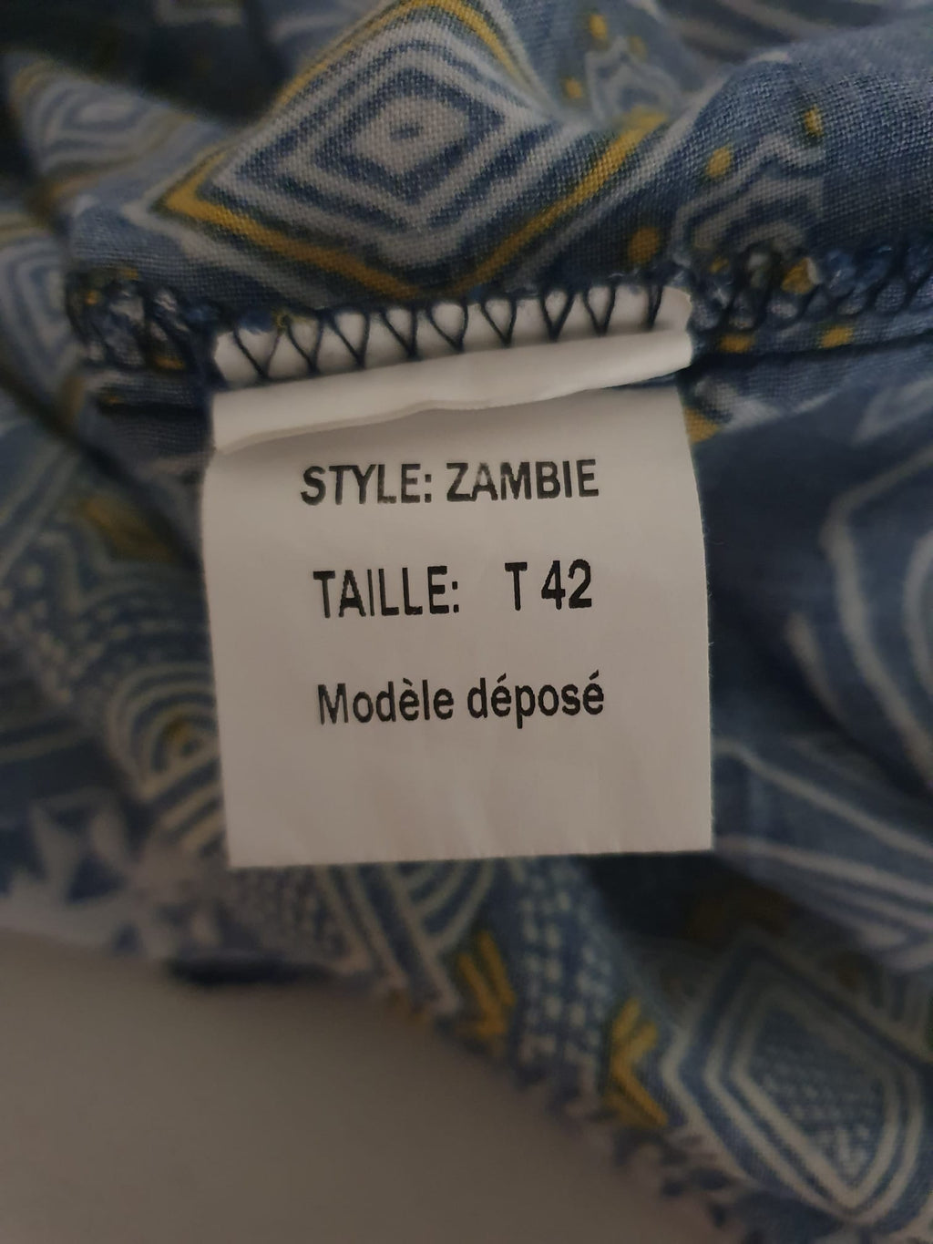 Robe d'Été Bleue Formul – Détails Dentelle & Imprimé Géométrique – Taille 42