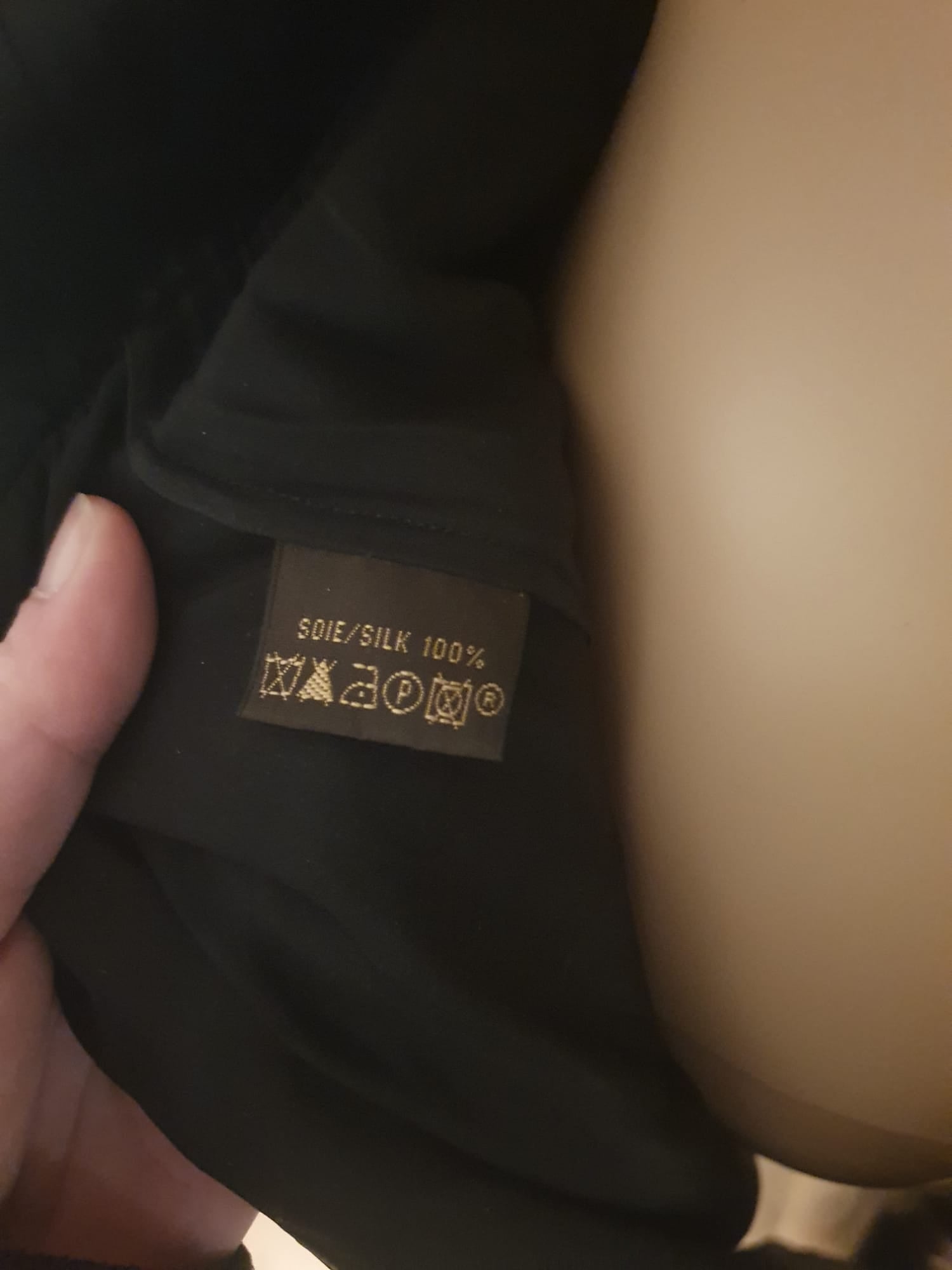 Robe Noire Apostrophe Paris – 100% Soie & Jeu de Transparence