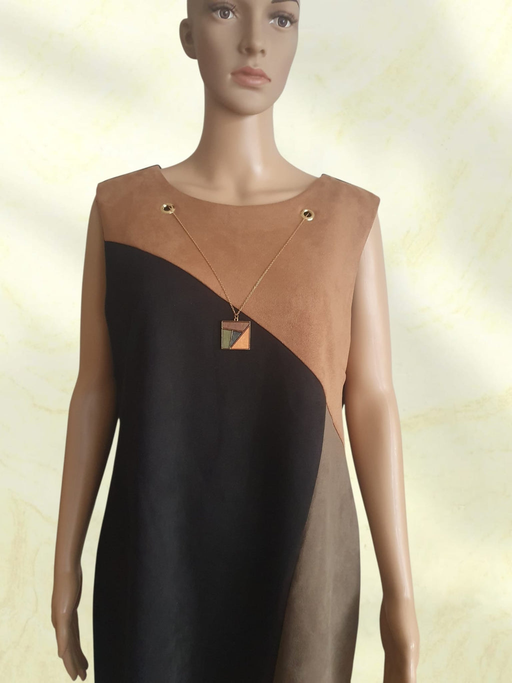 Robe d’Hiver Graphique Tricolore – Style suédine- T46 (3XL)