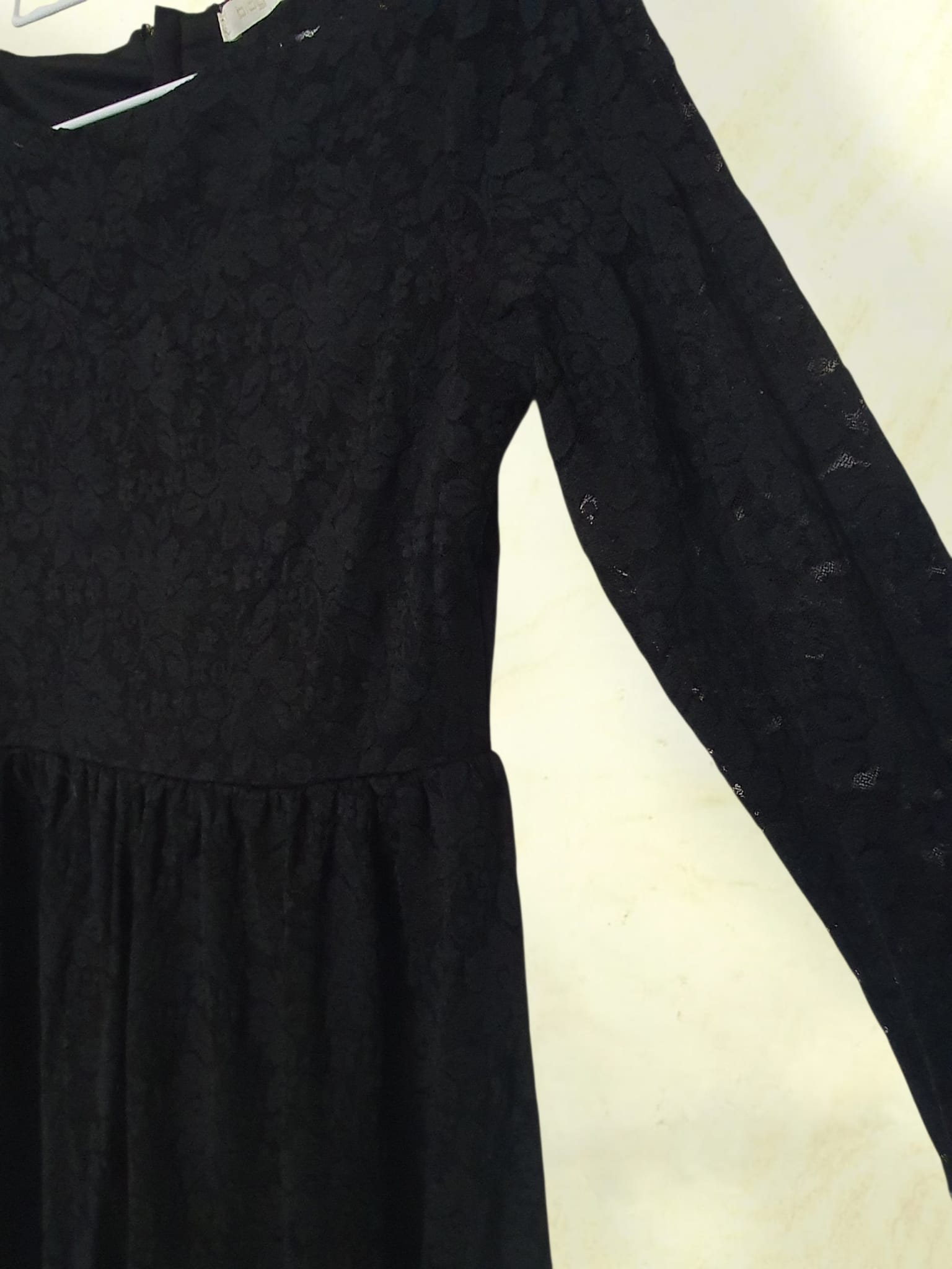 Ravissante petite robe noire en dentelle- Gémo- 12 ans