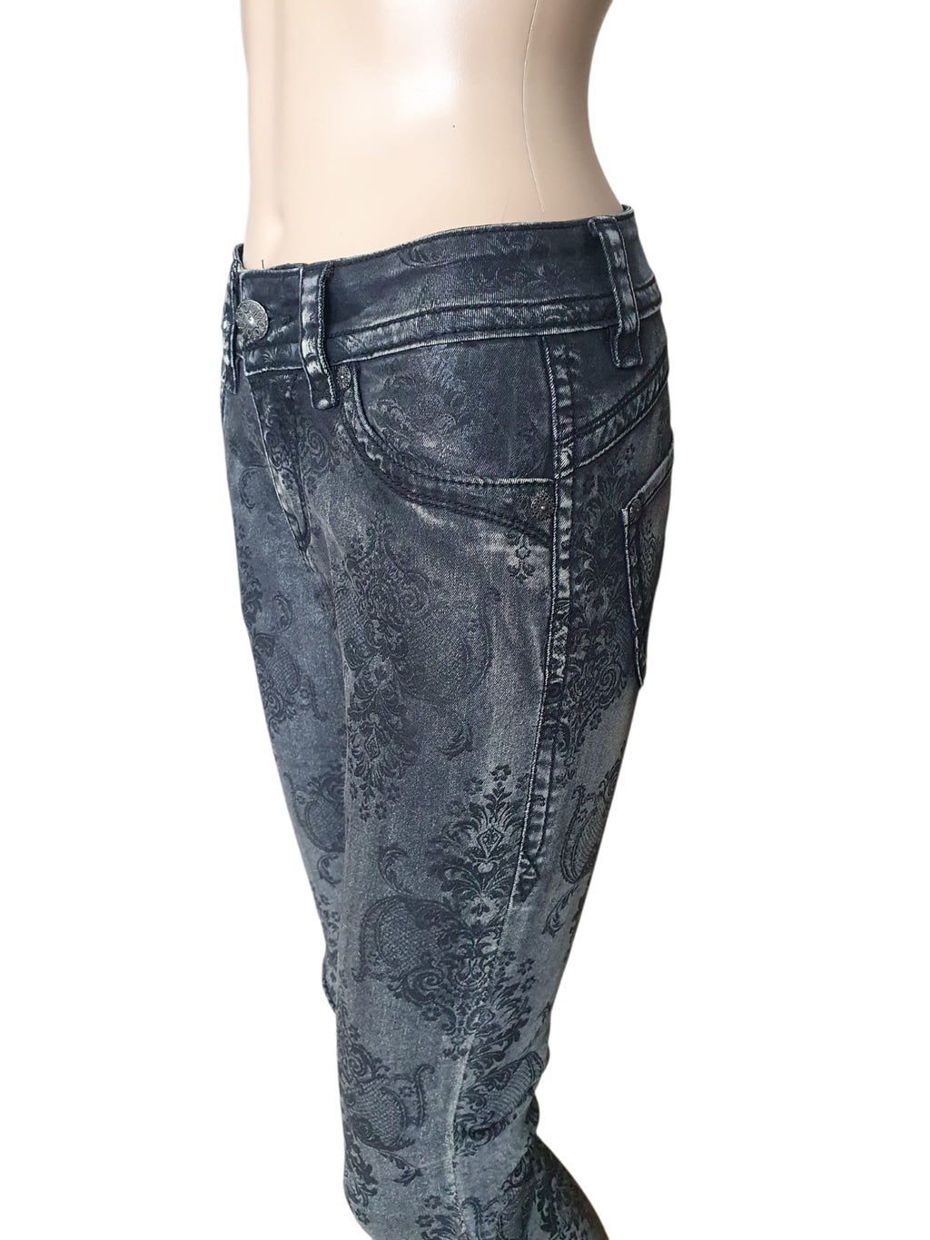 Jean Blue Monkey Laura – L'Indispensable Denim au Look Rock & Authentique T34