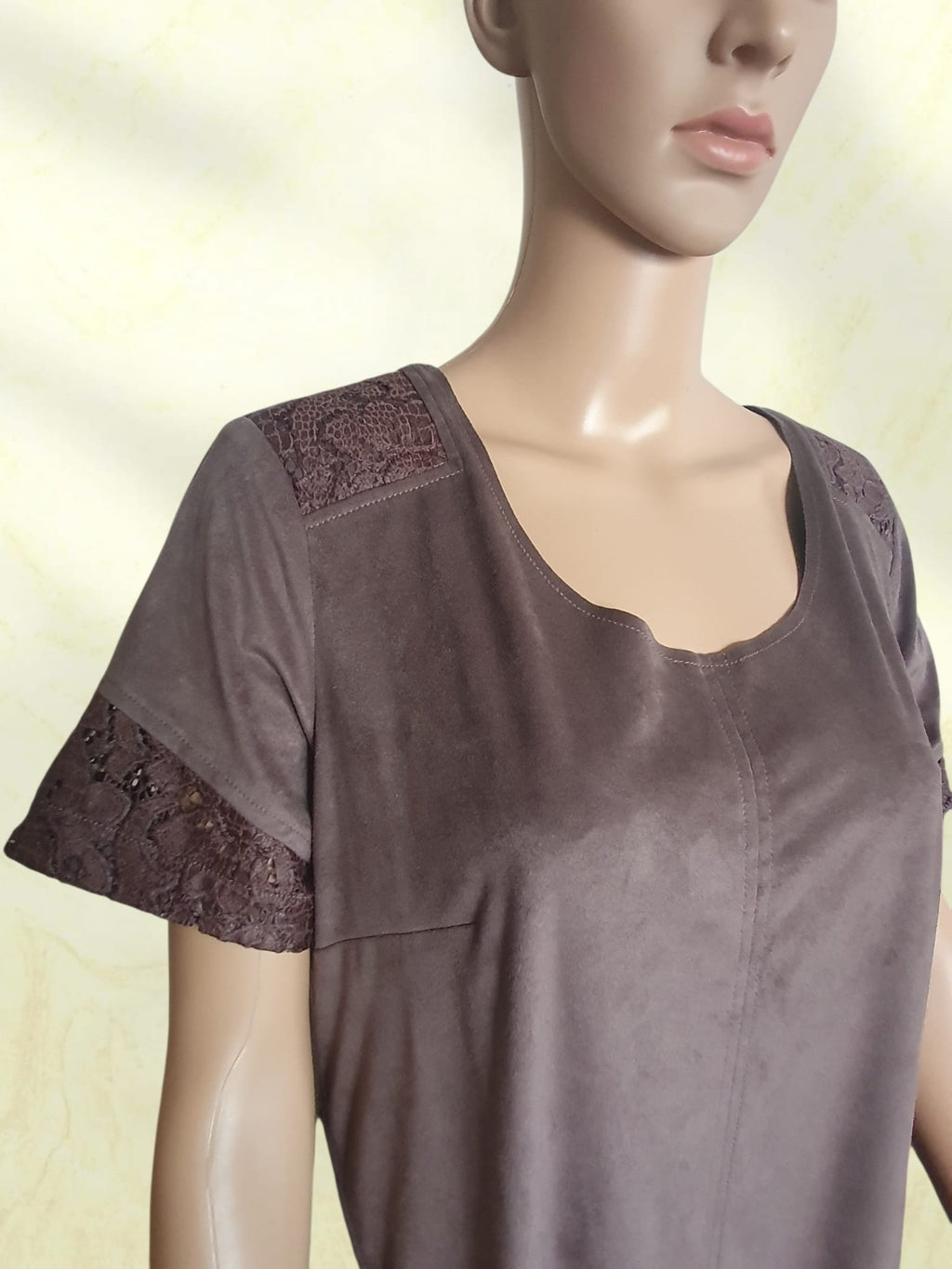 Robe d’Hiver Suédine et Dentelle Marron Châtaigne – Diane Laury T44