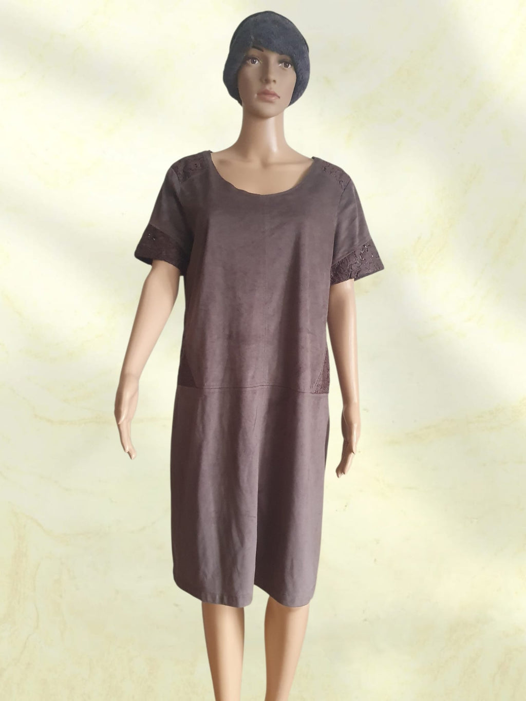 Robe d’Hiver Suédine et Dentelle Marron Châtaigne – Diane Laury T44
