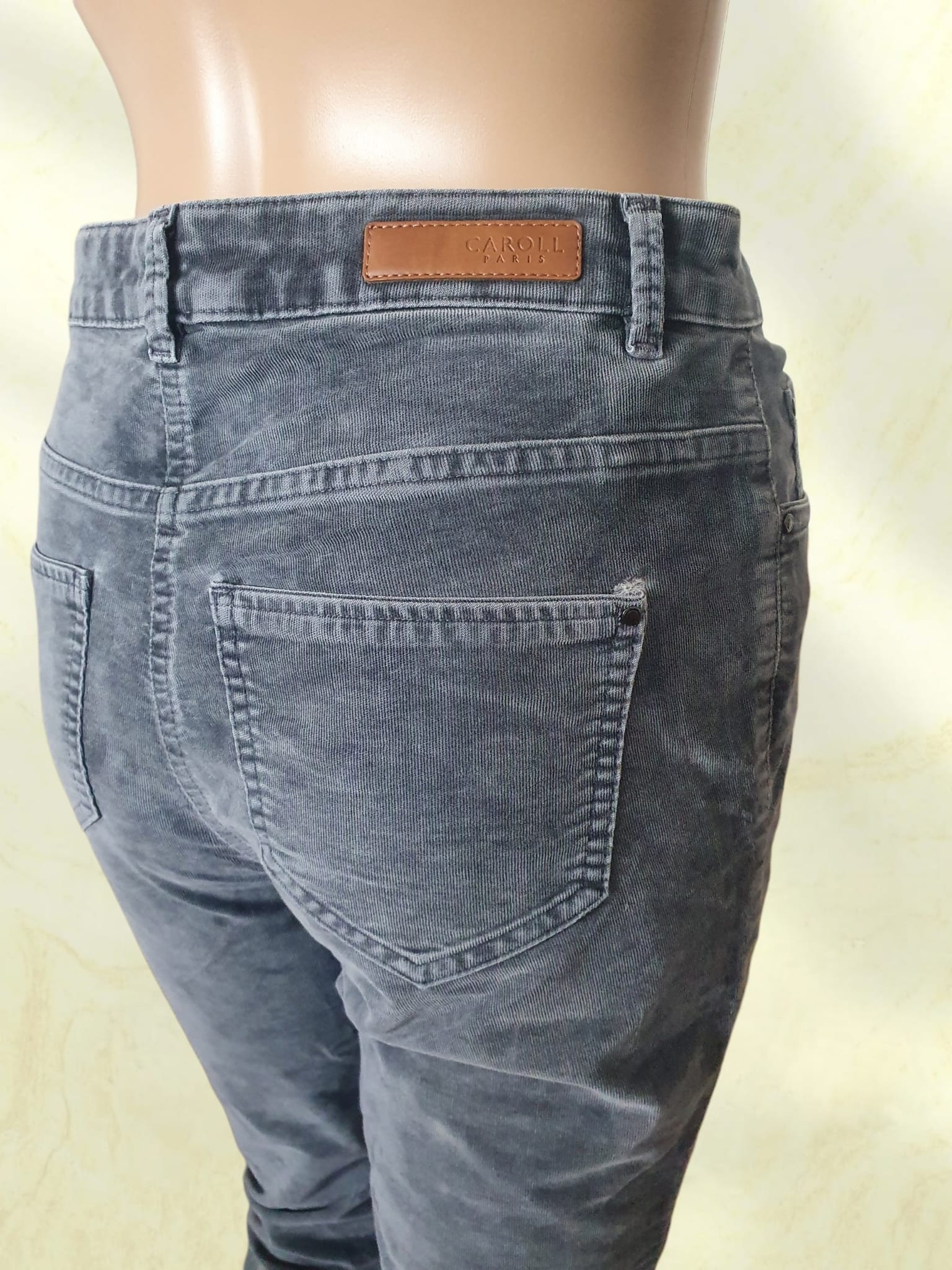 Pantalon en Velours Côtelé Gris Caroll Paris – Coupe Droit / Slim – Taille 36 (S)