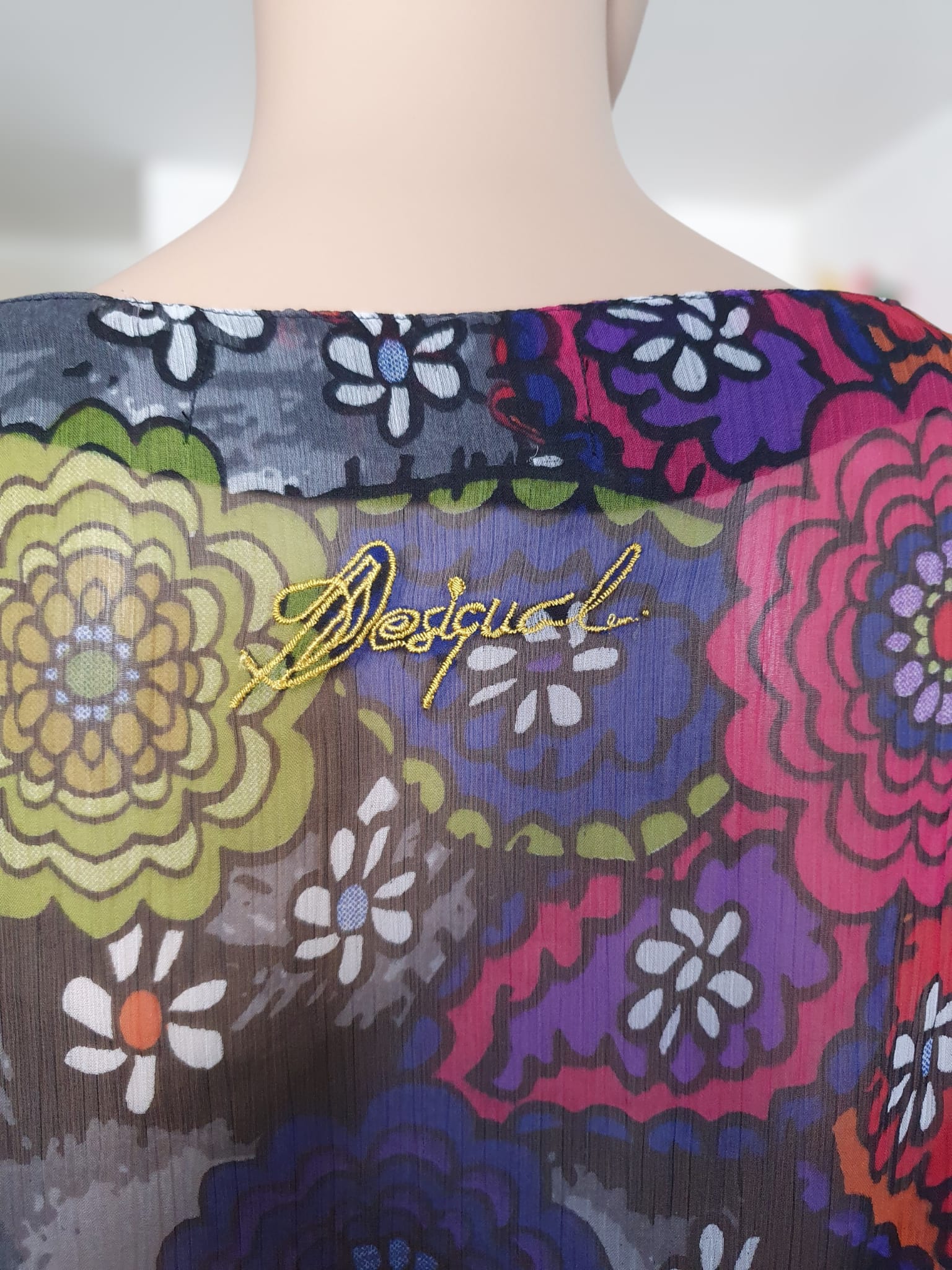 Tunique Voile Transparent Desigual – Imprimé Floral & Portrait Arty T42