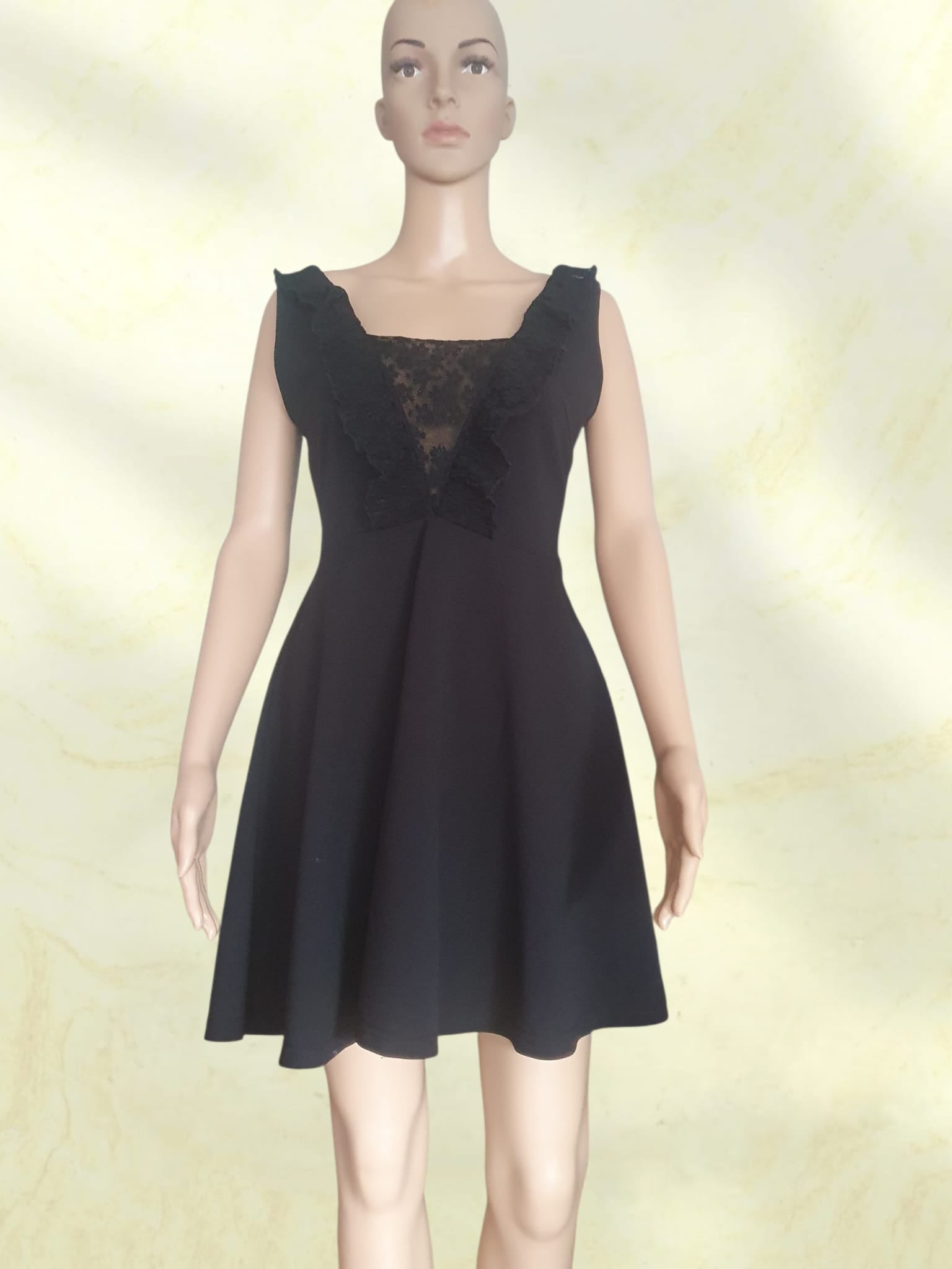 Petite Robe Noire Patineuse à Dentelle et Volants - Esther.H Paris - Taille S