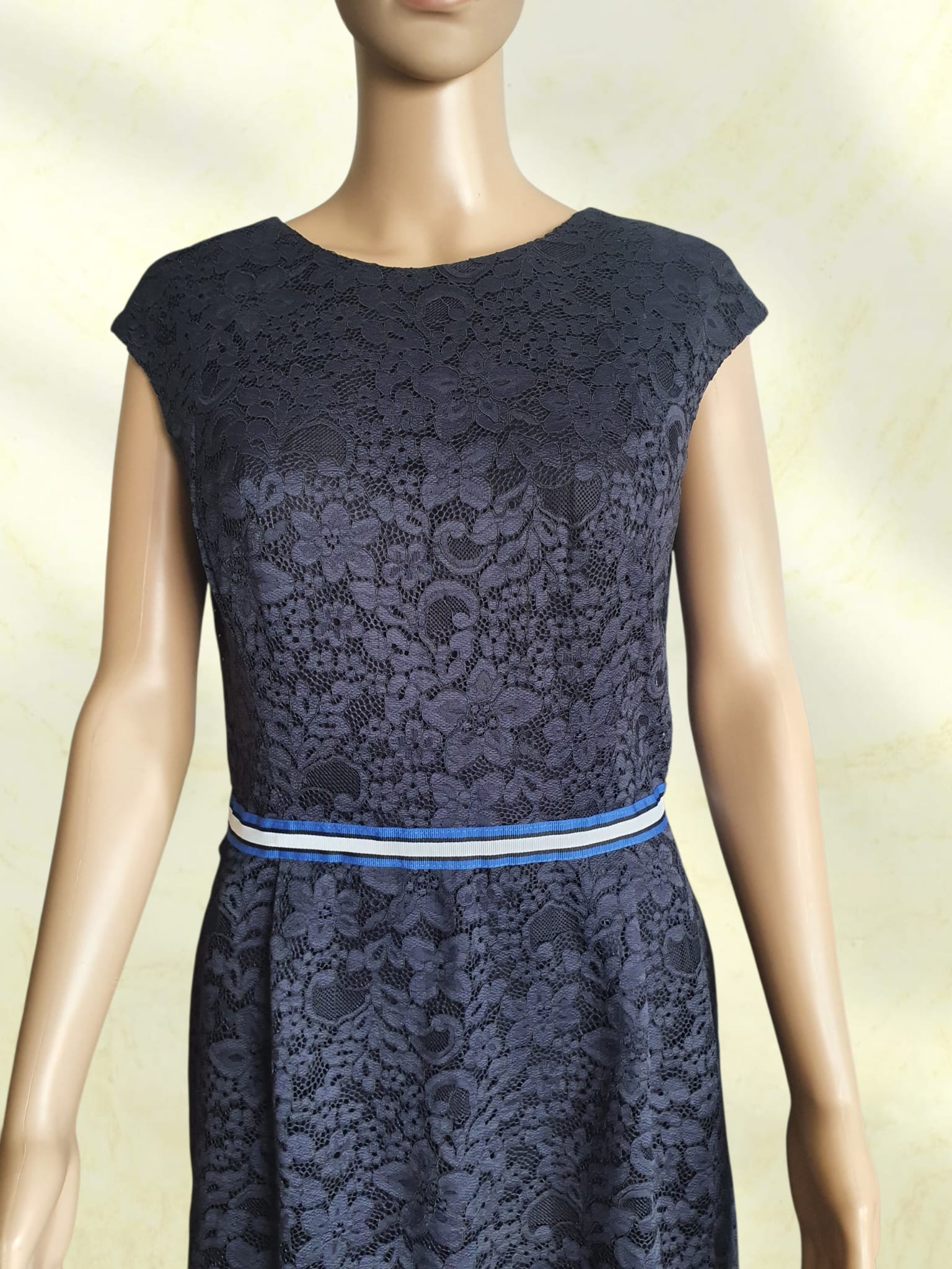 Robe Fourreau en Dentelle Bleu Marine KOOKAÏ – Chic & Cérémonie – Taille 38