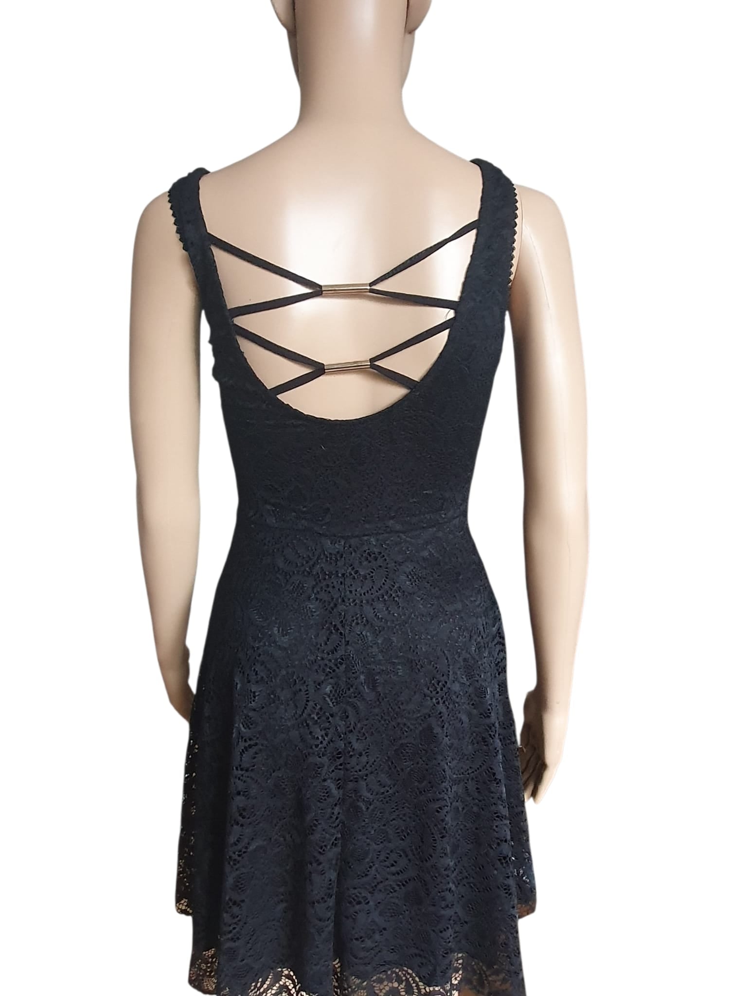 Robe Courte en Dentelle Noire – Élégance à l'Italienne & Dos Travaillé T34