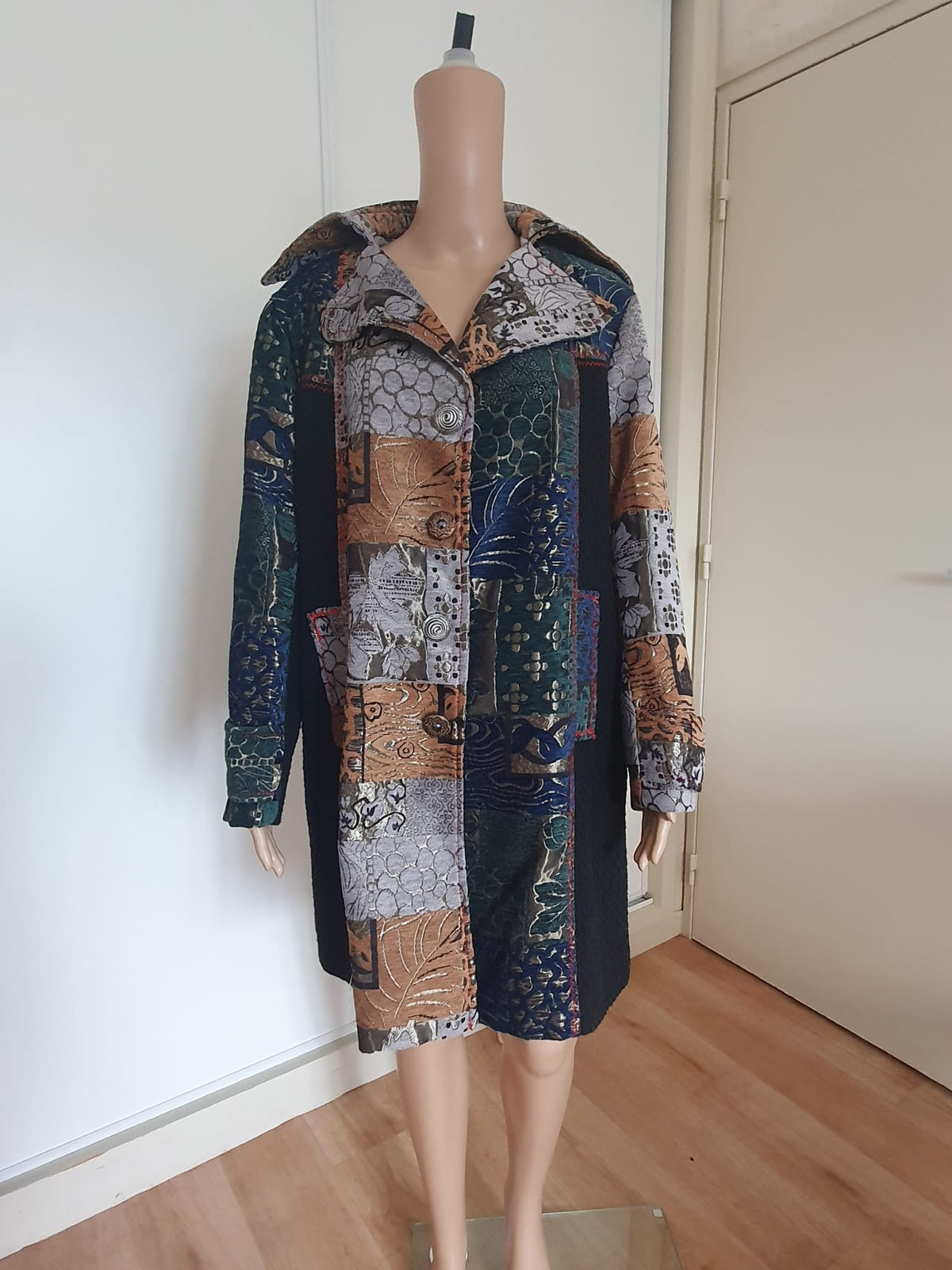 Manteau Long Rétro Patchwork Style Tapisserie & Bohème – T44