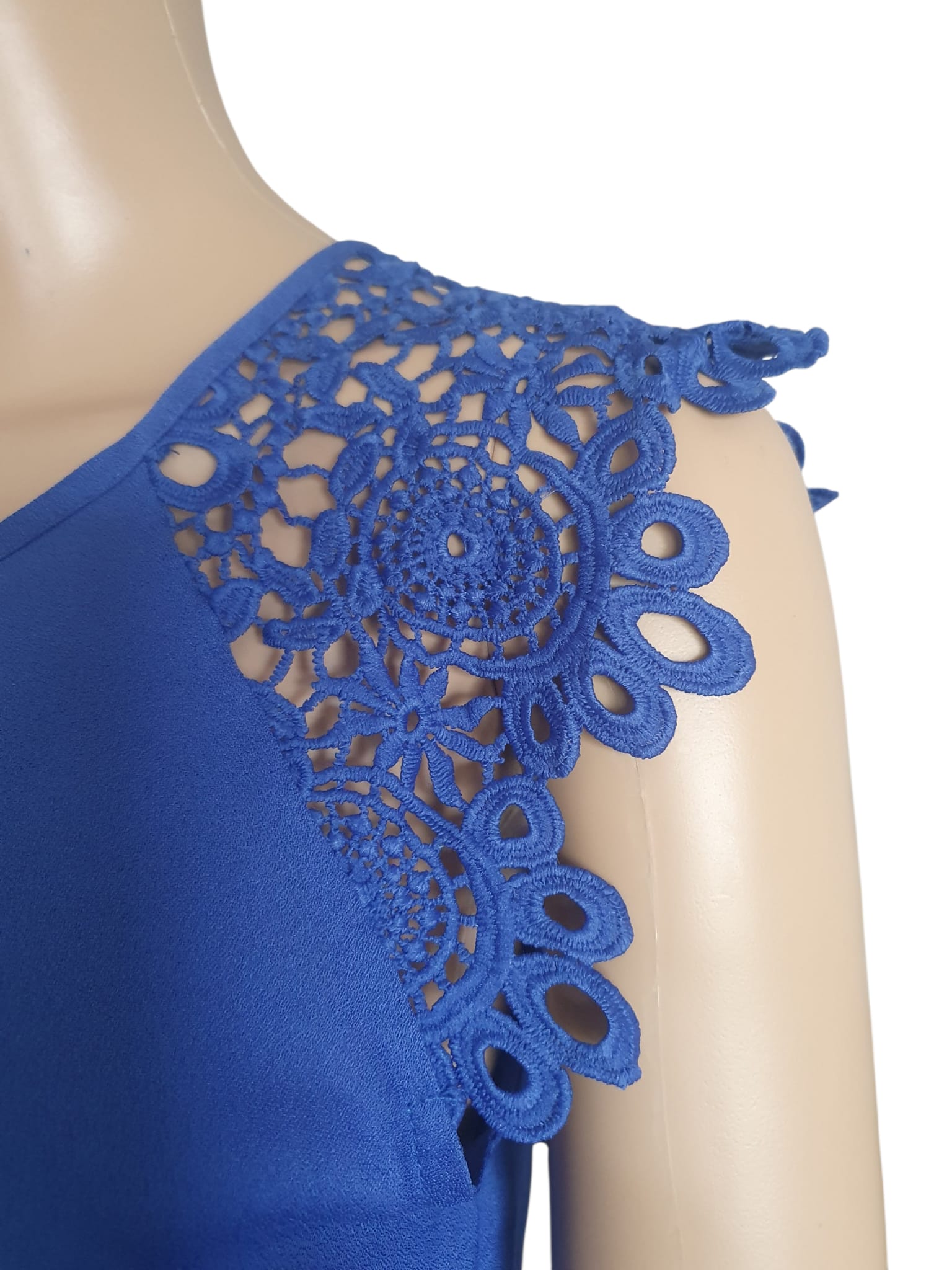 Robe Courte Bleue Électrique Glamorous – Détails Crochet Boho-Chic T36