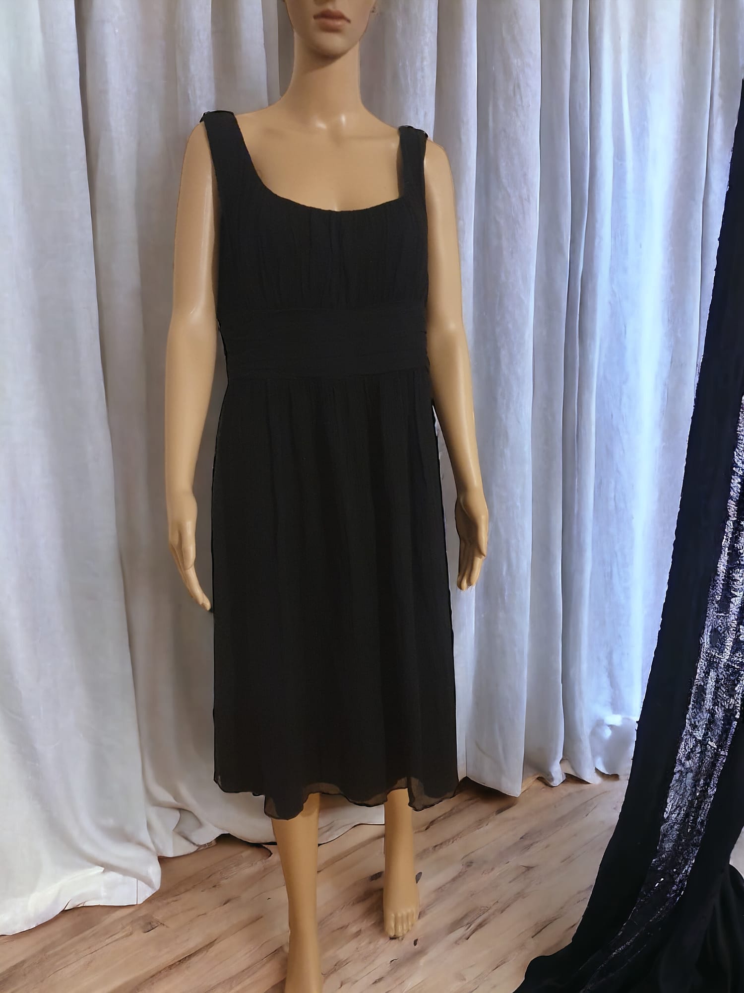 Robe Noire Apostrophe Paris – 100% Soie & Jeu de Transparence