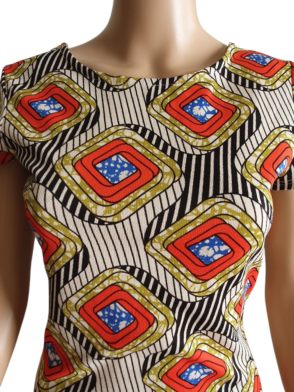 Robe Ajustée à imprimé Géométrique- Dos nu Croisé Original T36