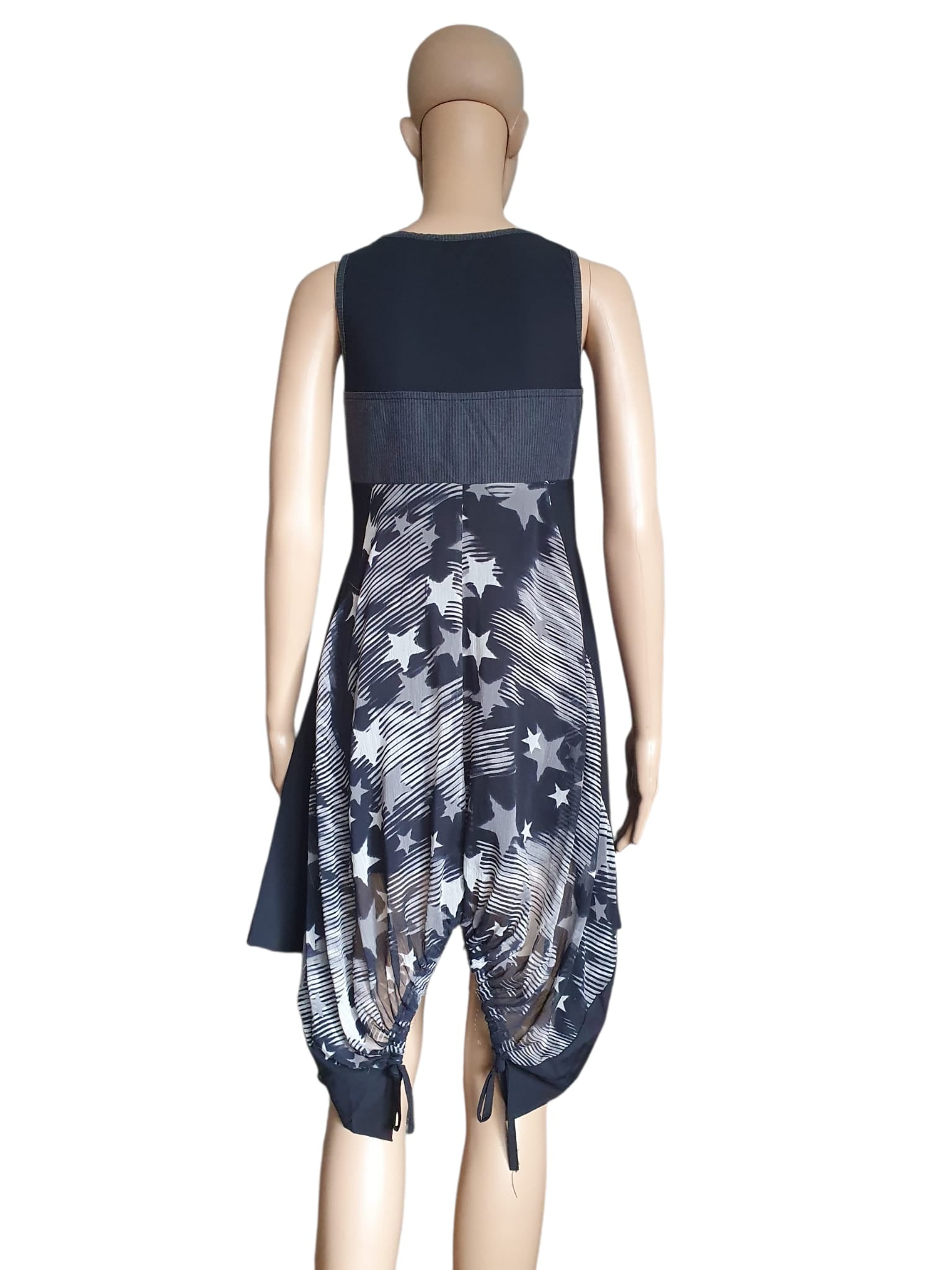 Robe Longue Asymétrique "La Mode est à Vous" – Imprimé Étoiles & Style Arty T36