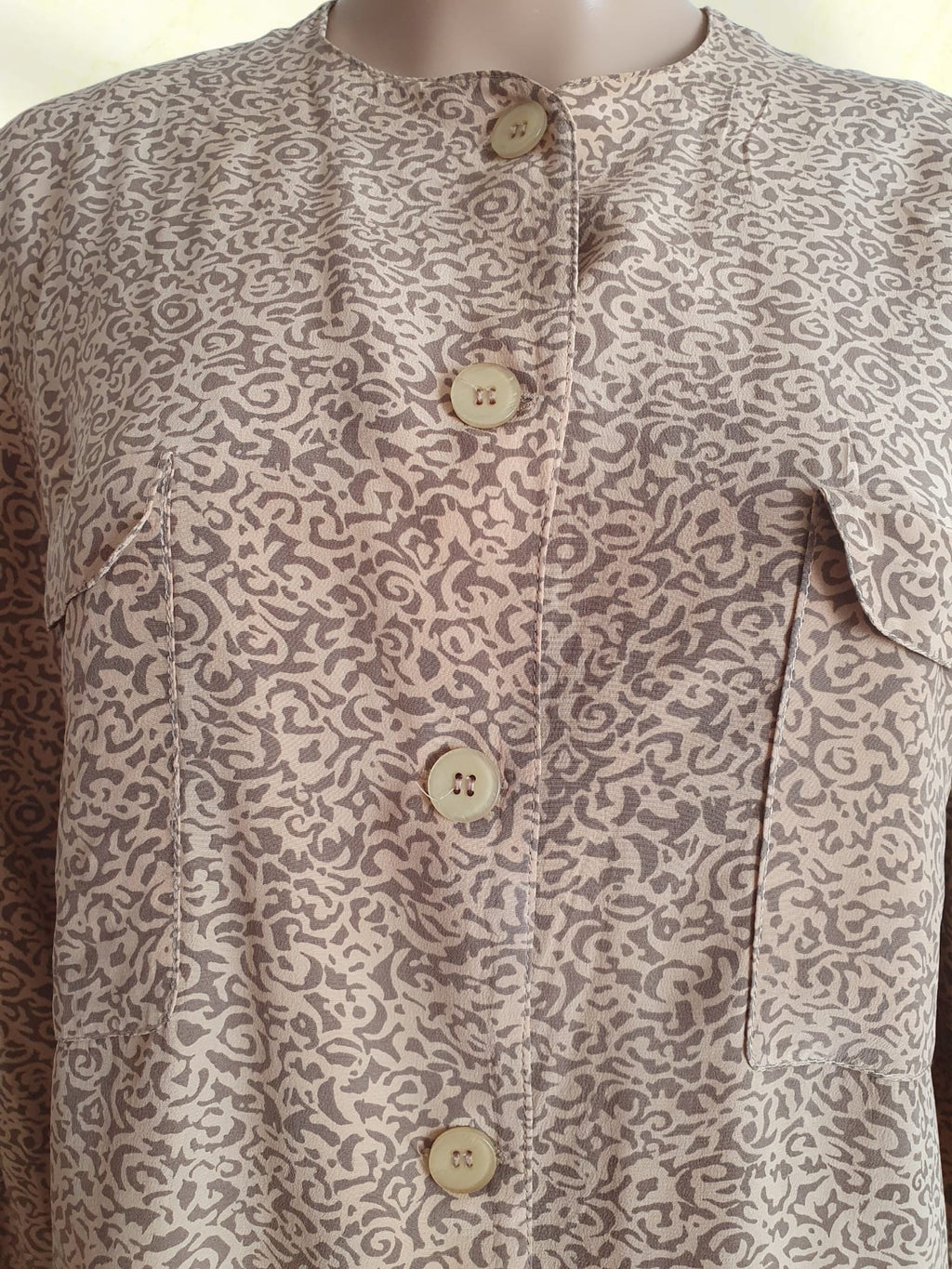Chemise Vintage Apostrophe en Soie Beige et Marron – Fabriquée en France – Taille 44