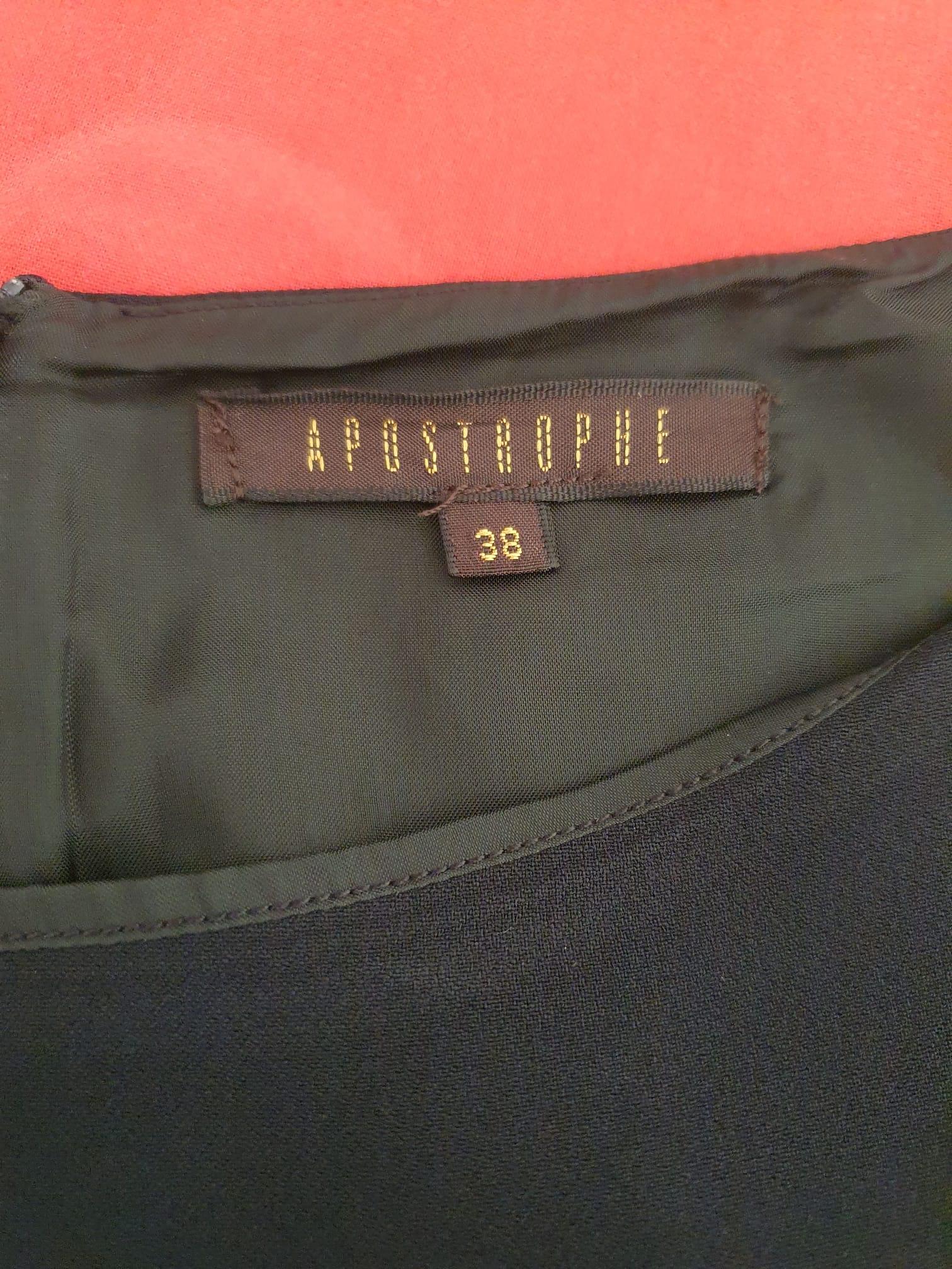 ✨ L’Indispensable : La Petite Robe Noire "Apostrophe" – Chic & Minimaliste T38
