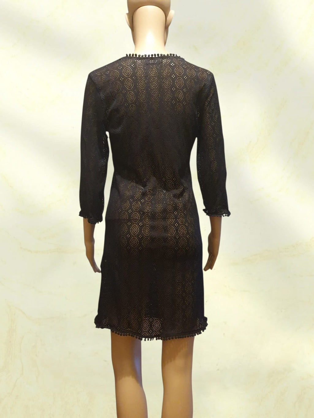 Robe Tunique Noire en Dentelle Ajourée. Taille 38