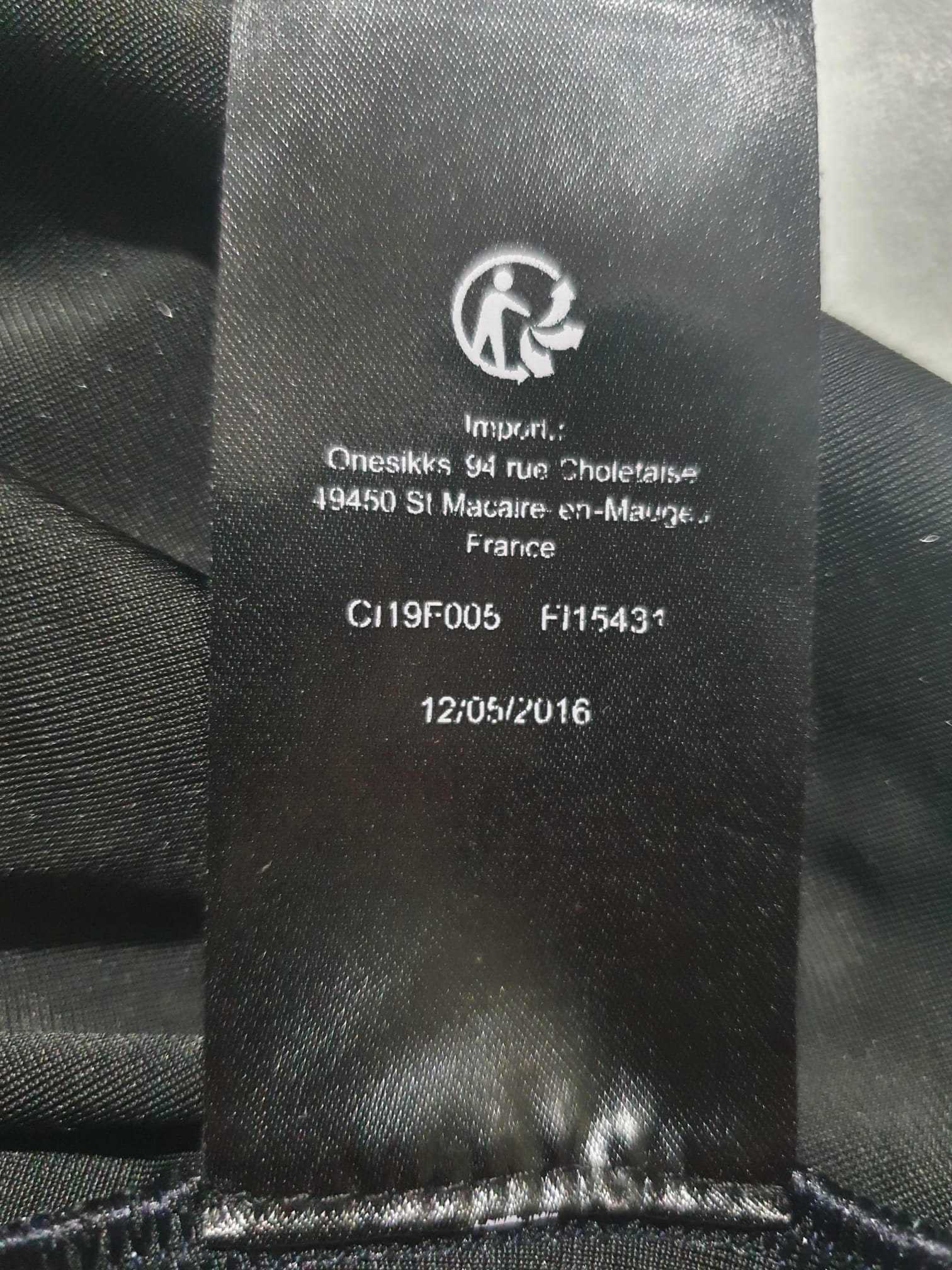 Haut Chic Noir Bi-Matière : Velours Froissé et Manches en Dentelle Florale - One Step - Taille 38