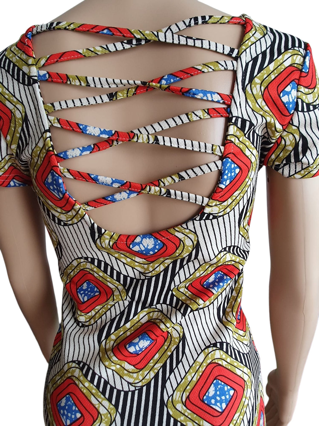 Robe Ajustée à imprimé Géométrique- Dos nu Croisé Original T36