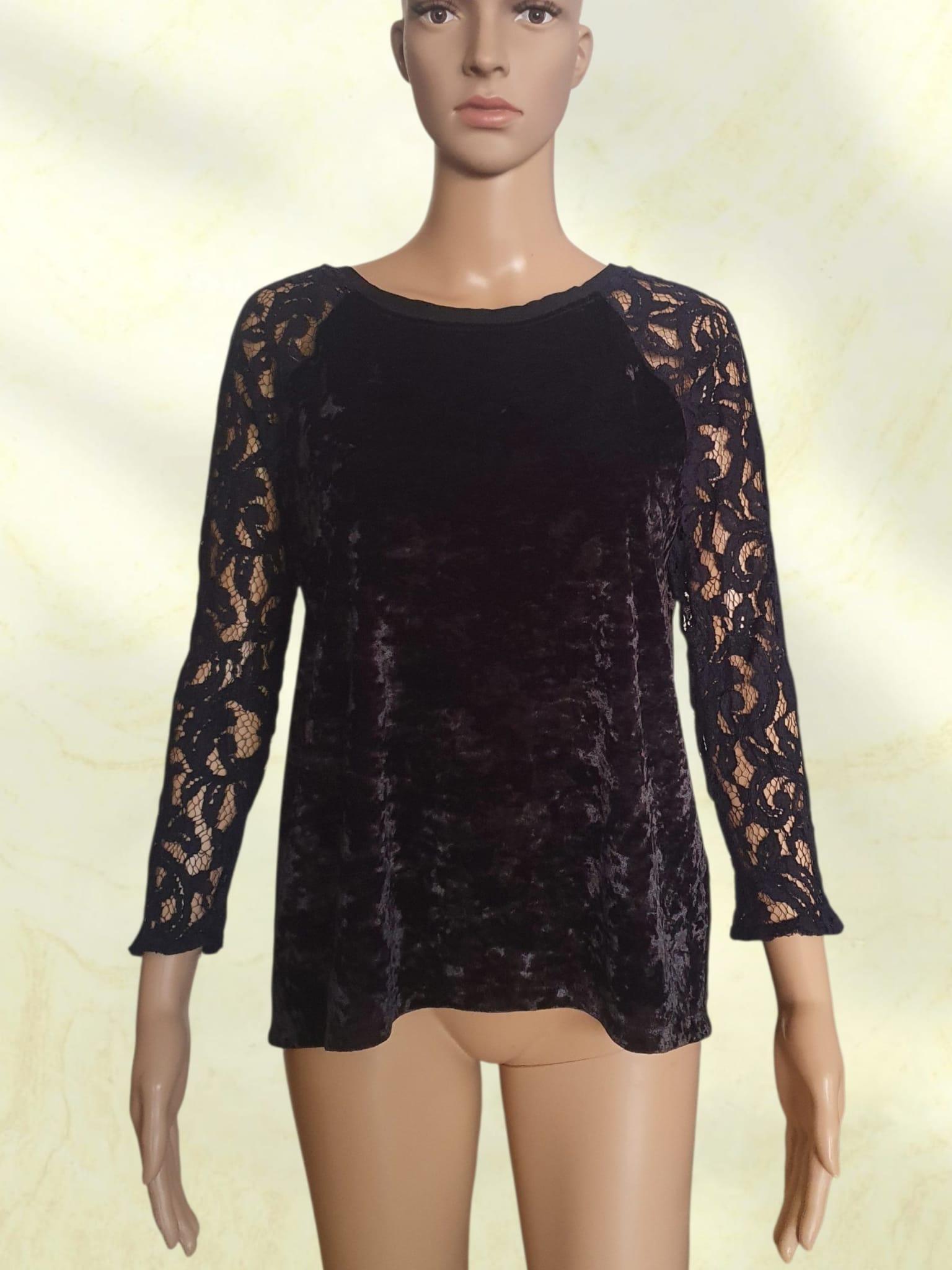 Haut Chic Noir Bi-Matière : Velours Froissé et Manches en Dentelle Florale - One Step - Taille 38