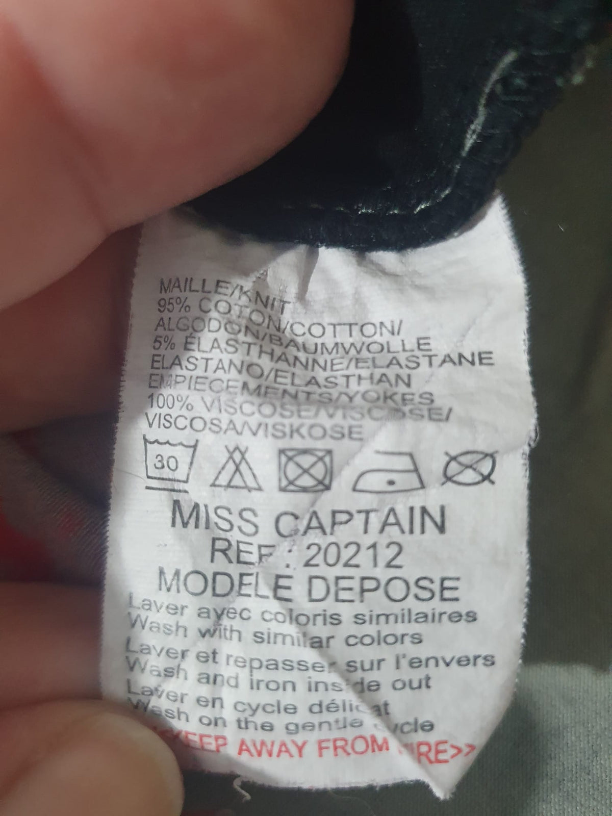Tee-shirt  manches Longues Imprimé Graphique – Miss Captain T44