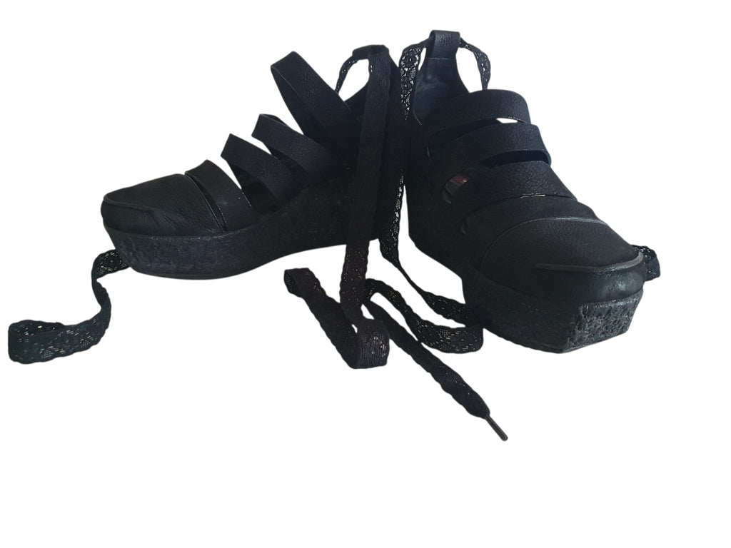 Sandales Compensées Papucei Noires en Cuir et Dentelle – Pointure 40