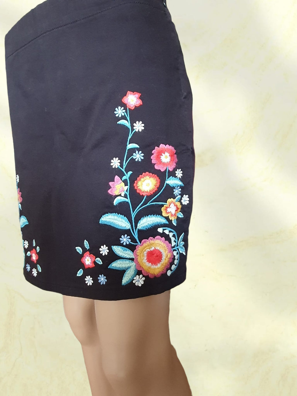 🌸 Mini-jupe Noire Broderies Florales - Cache Cache T38